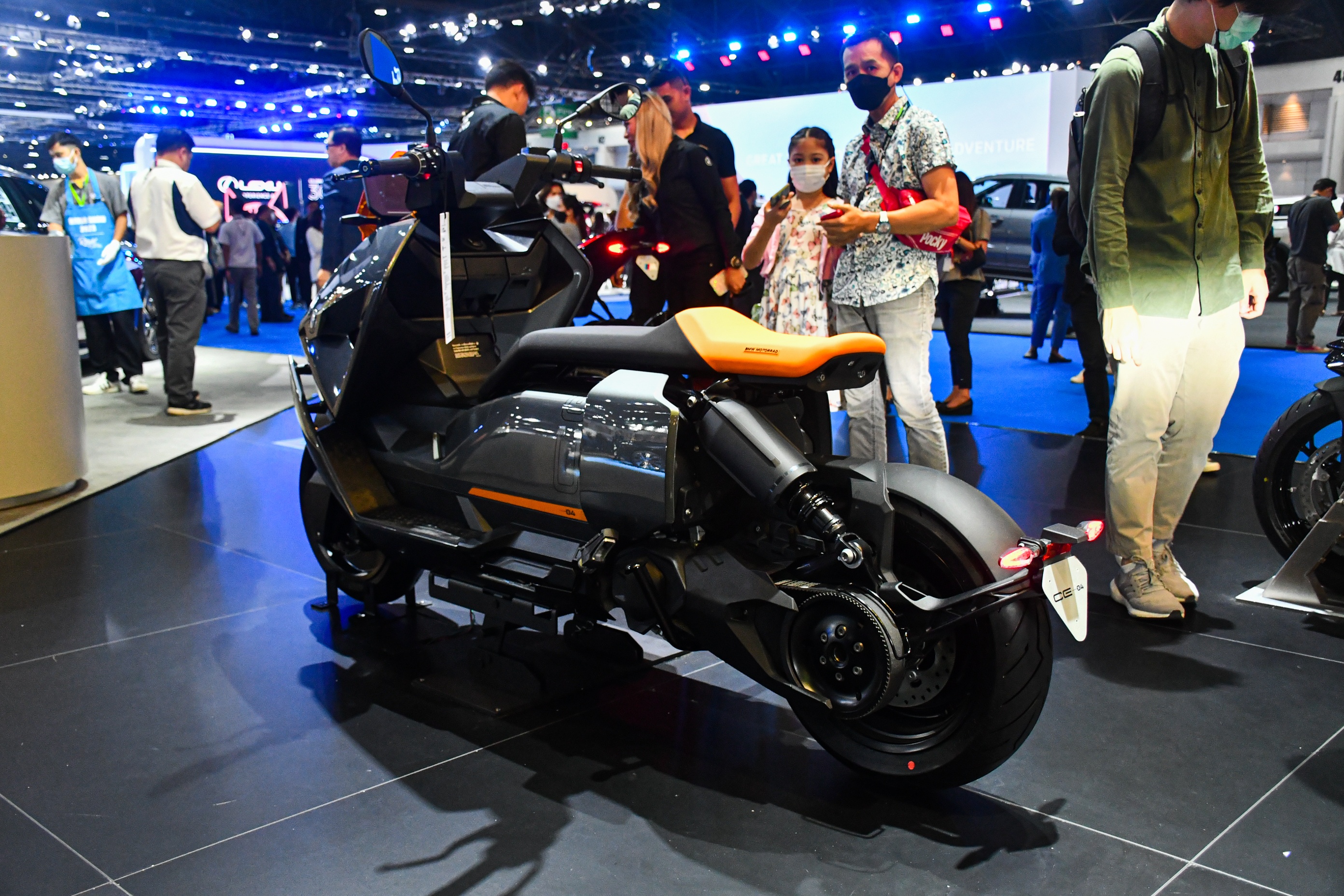 xe dien BMW CE04 anh 8