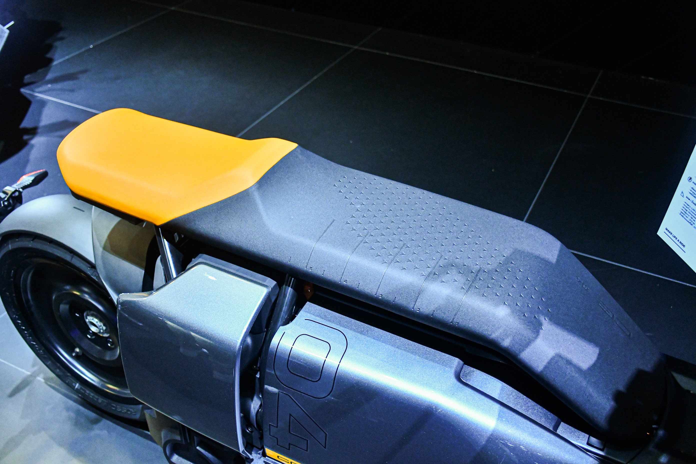 xe dien BMW CE04 anh 5