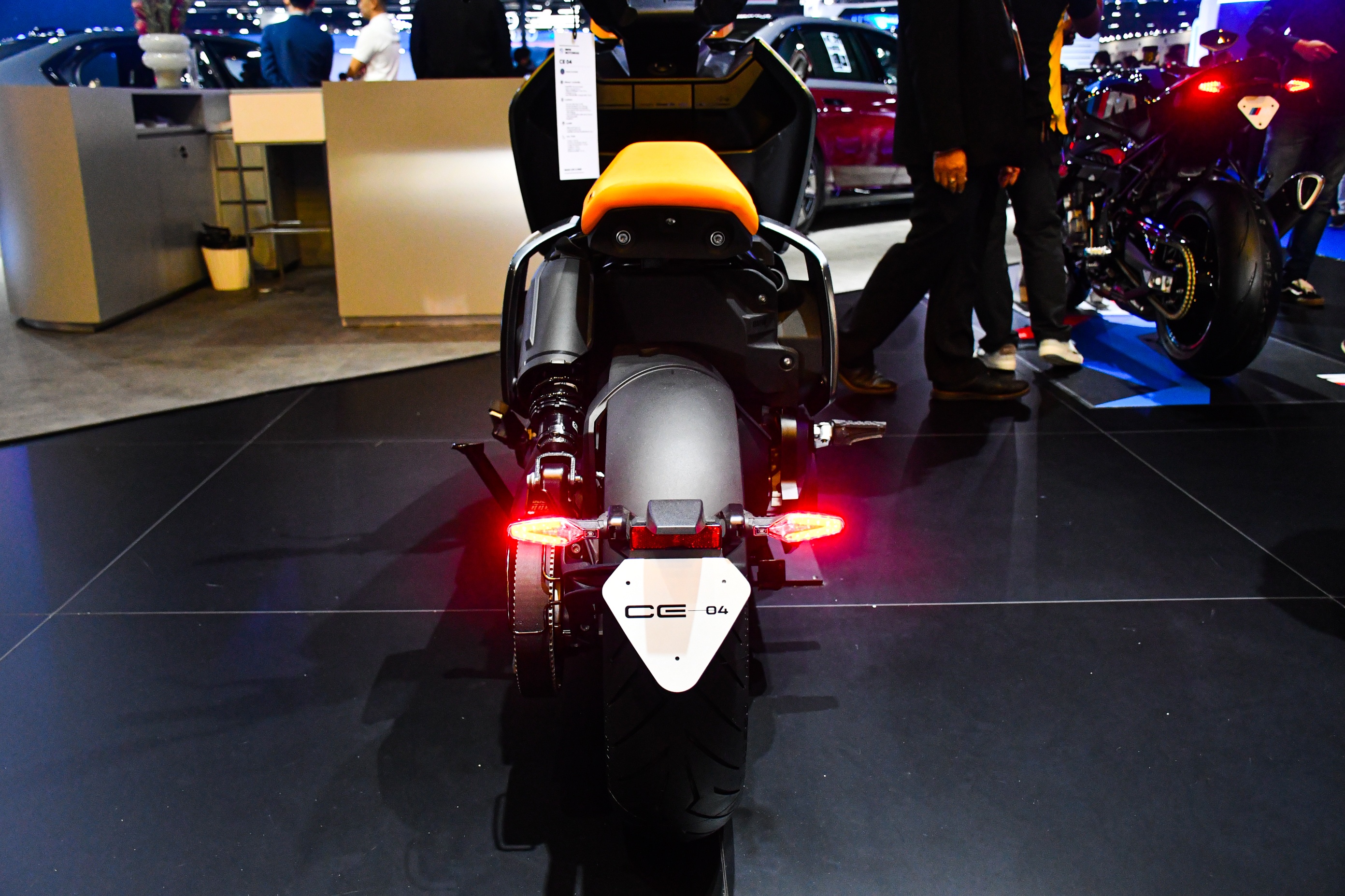 xe dien BMW CE04 anh 7