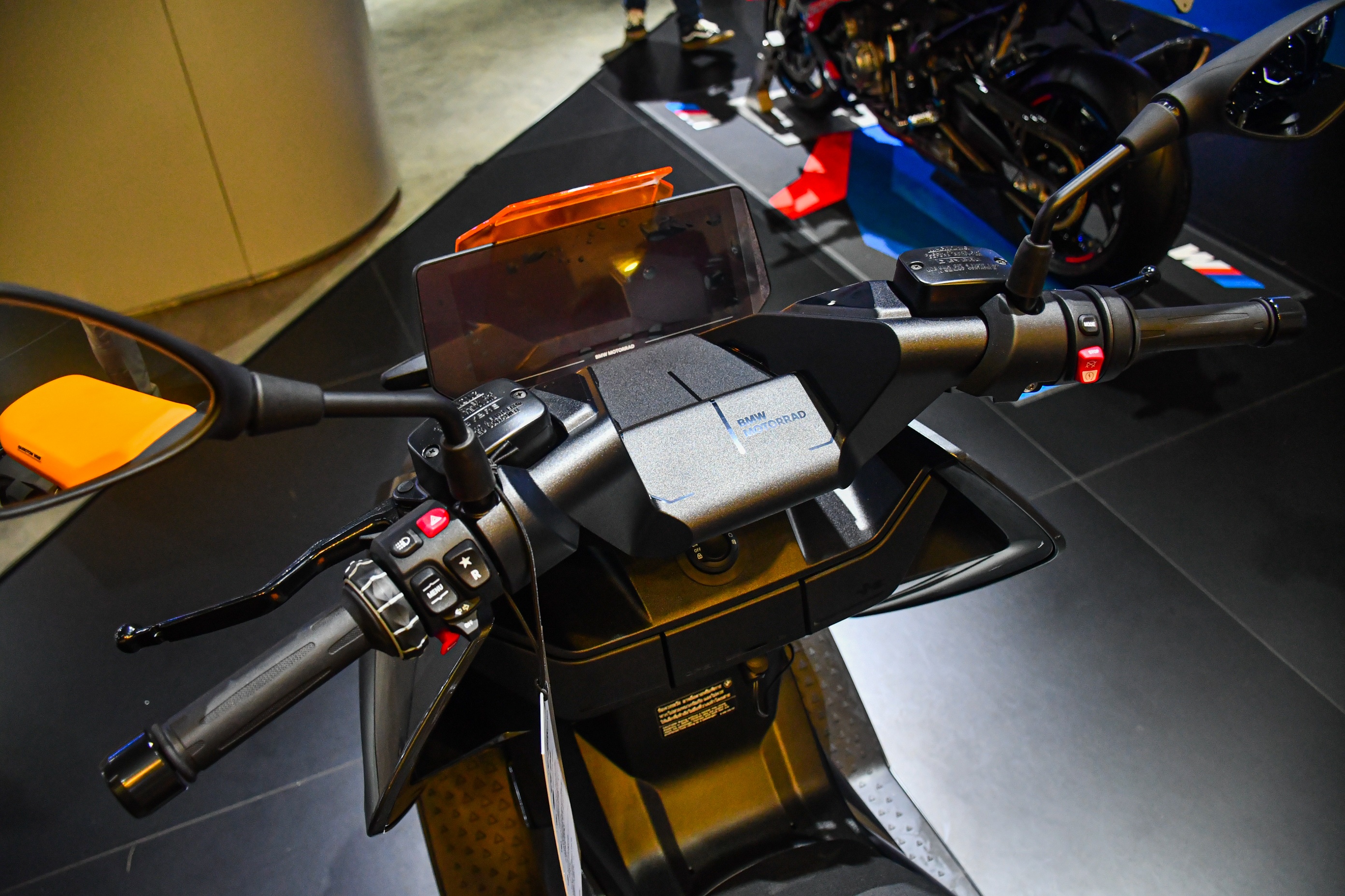 xe dien BMW CE04 anh 4