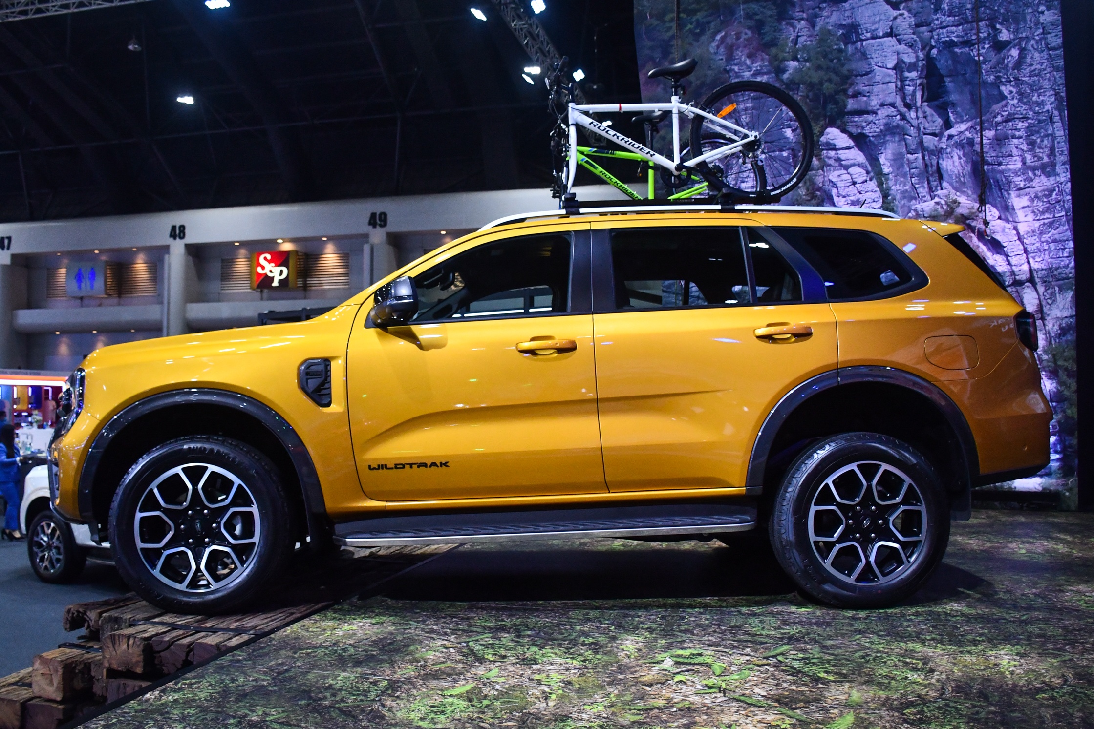 Ford Everest Wildtrak Viet Nam anh 23