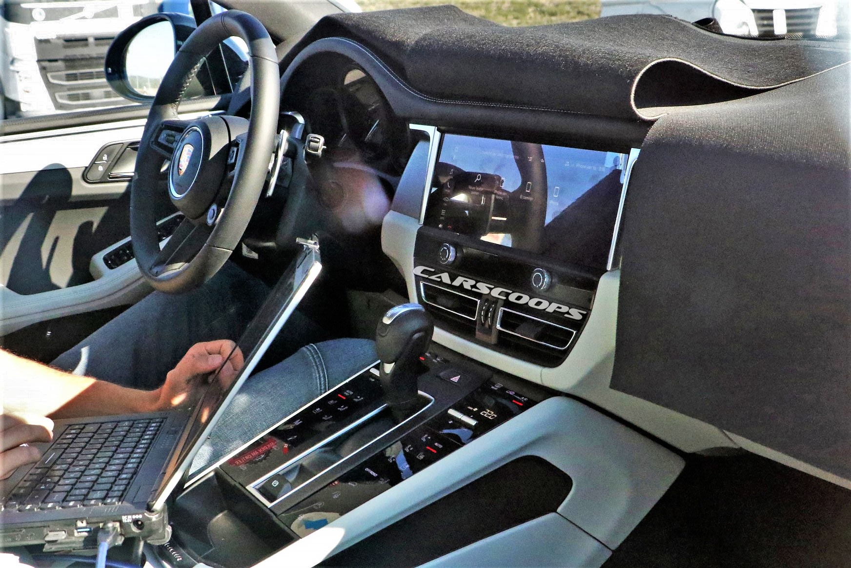 Porsche Macan phien ban moi bi ro ri anh noi that hinh anh