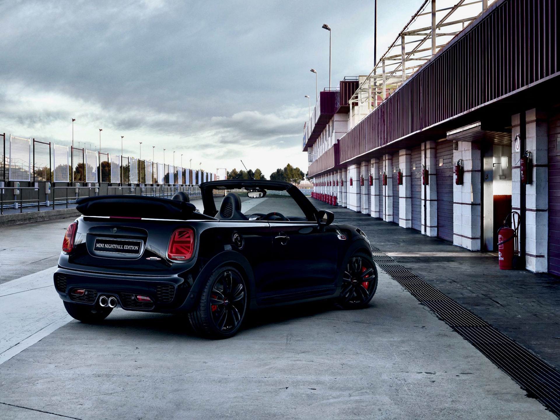 Mini JCW Nightfall Edition duoc ra mat voi so luong chi 40 chiec anh 5