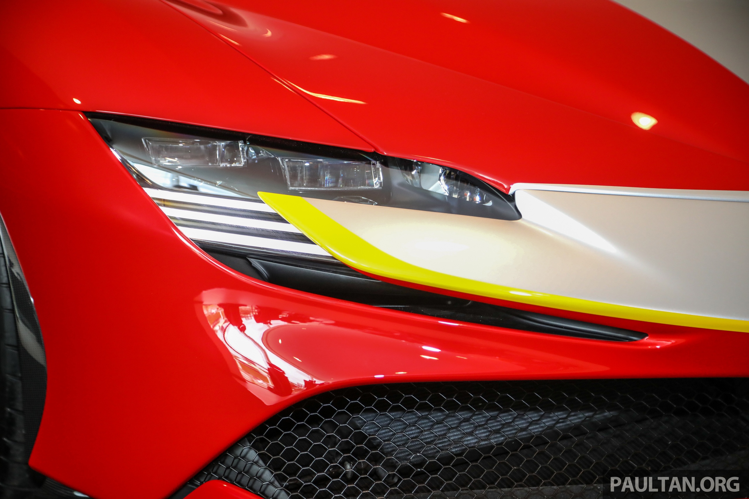 Sieu xe Ferrari SF90 Stradale duoc ra mat tai Malaysia anh 3