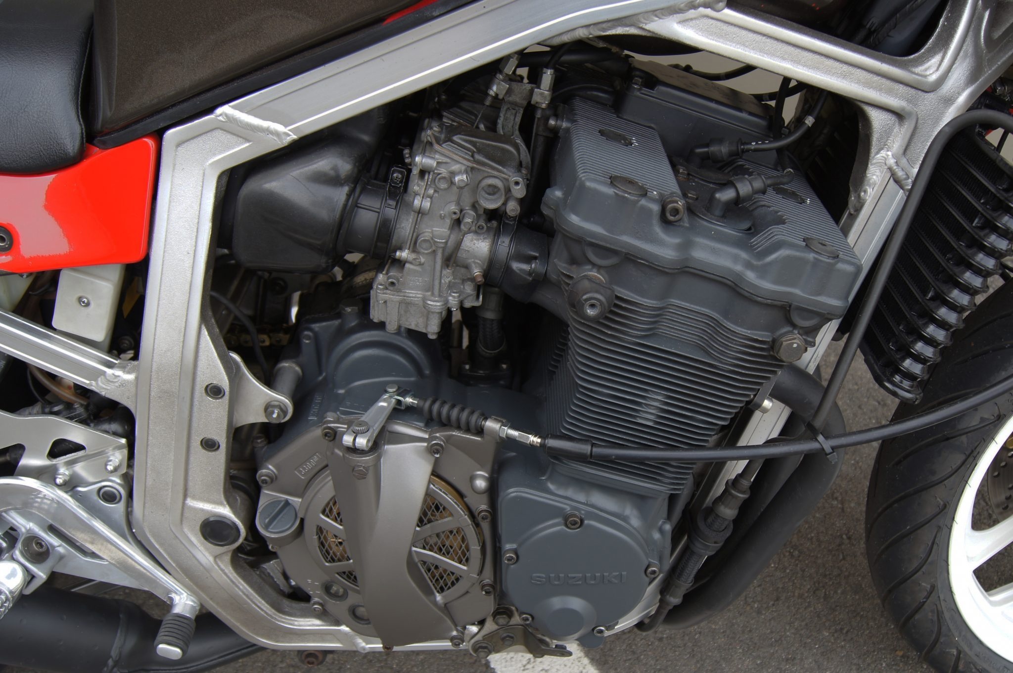 Suzuki GSX-R750 Limited Edition JDM cu duoc rao ban gia 14.000 USD anh 5