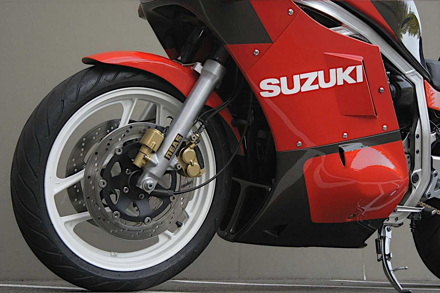 Suzuki GSX-R750 Limited Edition JDM cu duoc rao ban gia 14.000 USD anh 3
