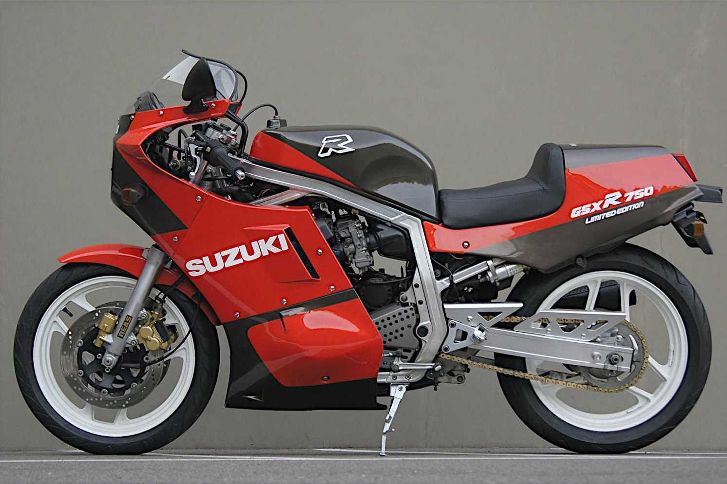 Suzuki GSX-R750 Limited Edition JDM cu duoc rao ban gia 14.000 USD anh 2