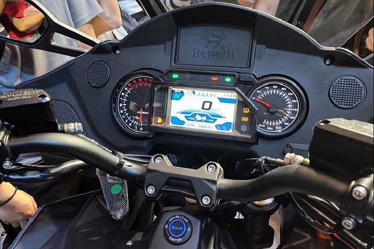 Benelli gioi thieu moto sport-tourer 1200GT anh 3