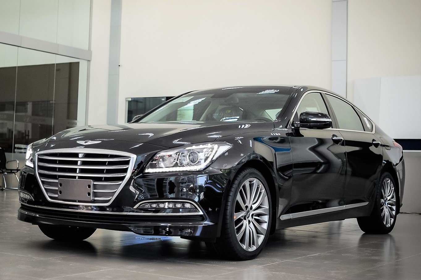 Vi sao hau het oto co mau son trang hoac den? hinh anh