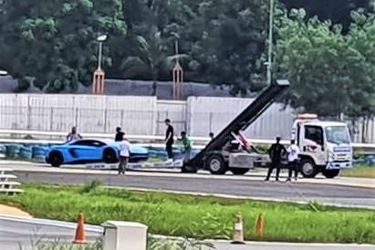 Lamborghini Aventador SV gap su co tren duong dua Dai Nam hinh anh