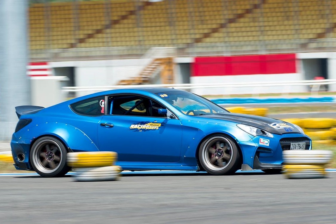 Dua oto o Viet Nam hinh anh