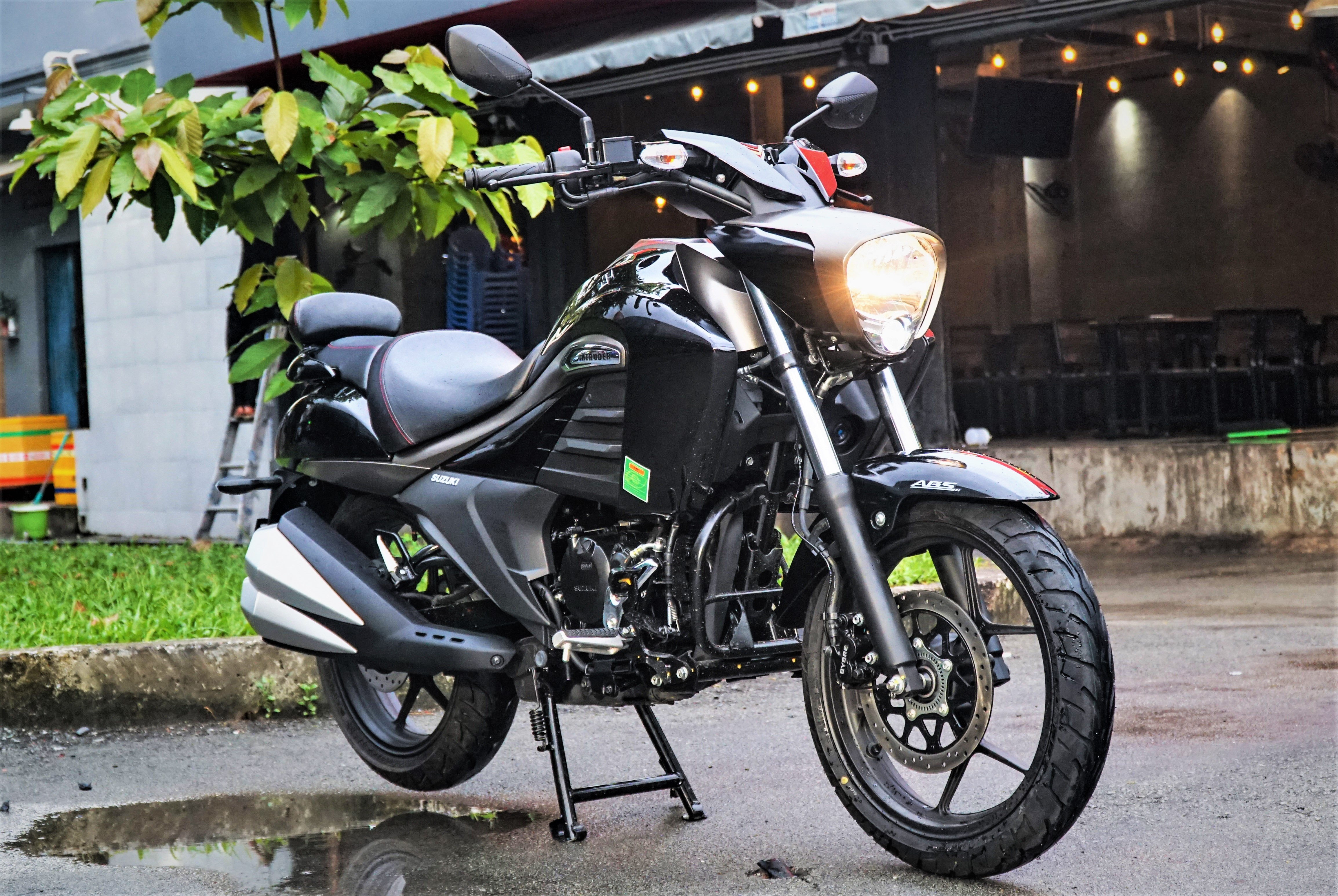 Xe cruiser 150 cc - chon Suzuki Intruder 150 hay GZ150-A? hinh anh