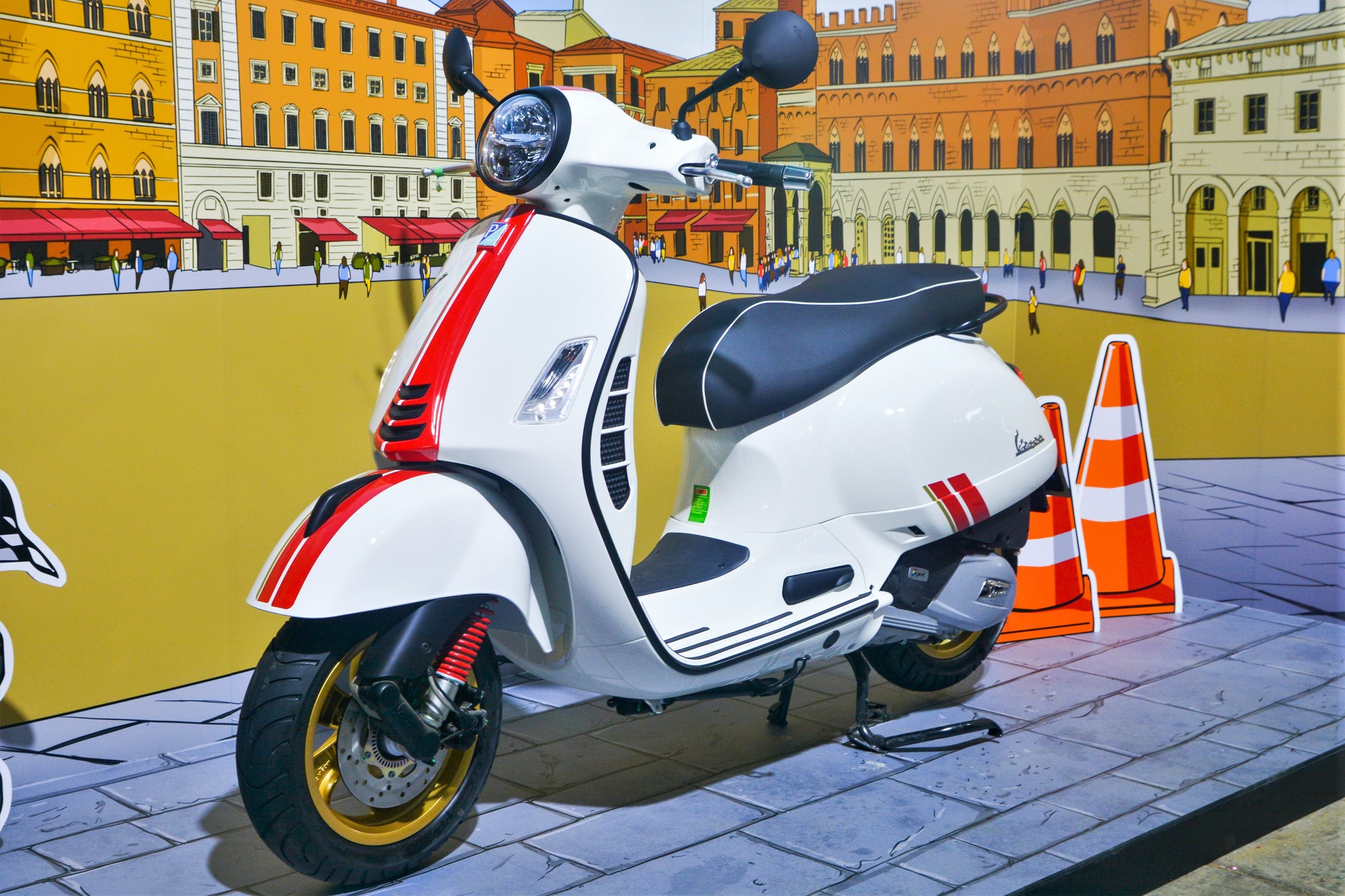 Chi tiet Vespa GTS 150 Racing Sixties tai Viet Nam hinh anh