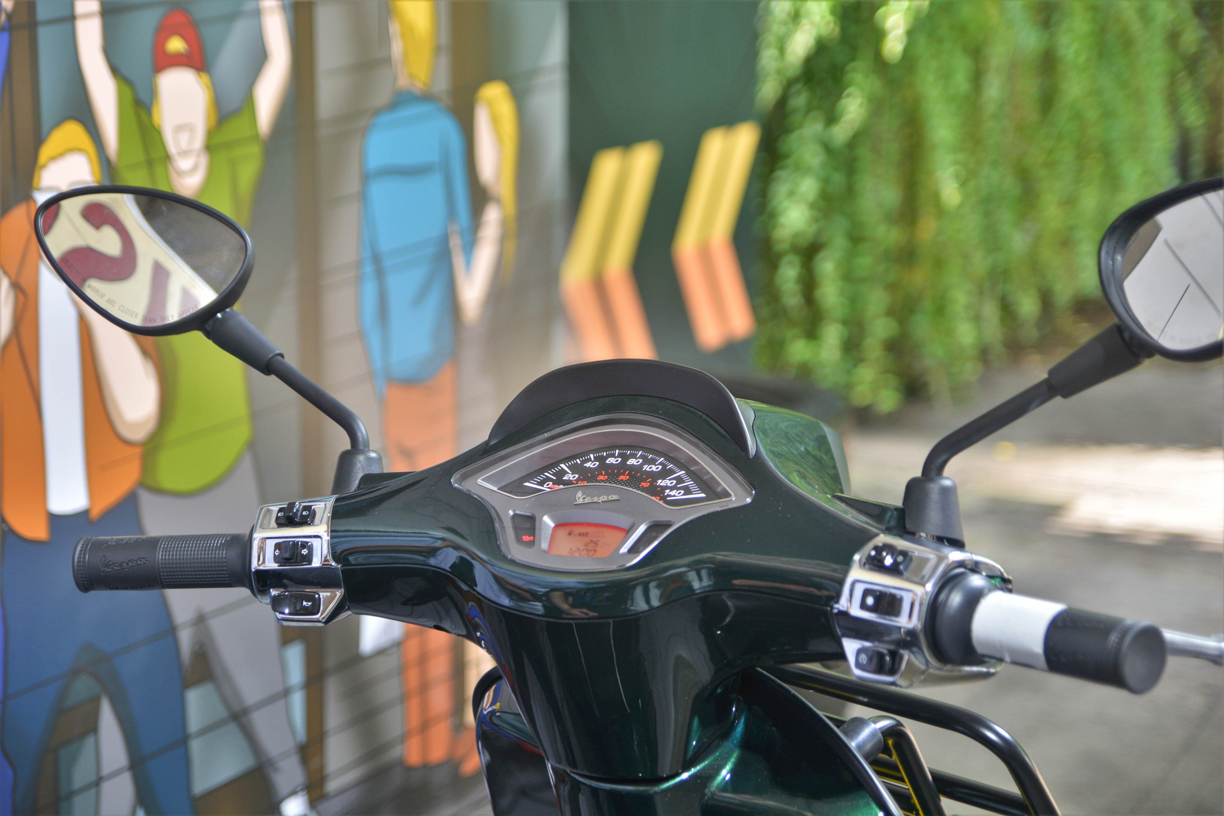 Vespa VN gioi thieu Sprint 150 va GTS phien ban dua anh 2