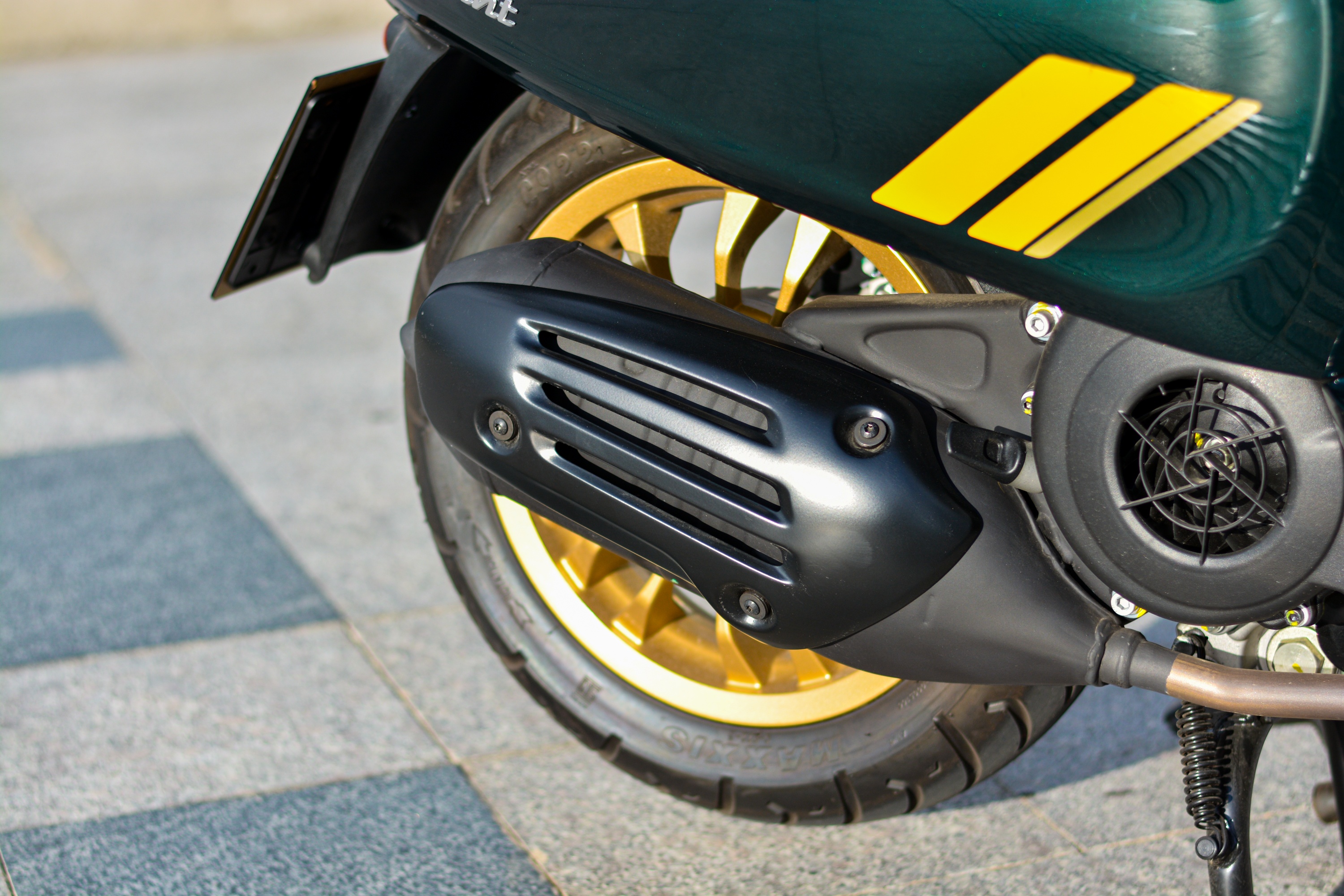 Chi tiet Vespa Sprint 150 Racing Sixties gia 94, 9 trieu tai VN anh 8