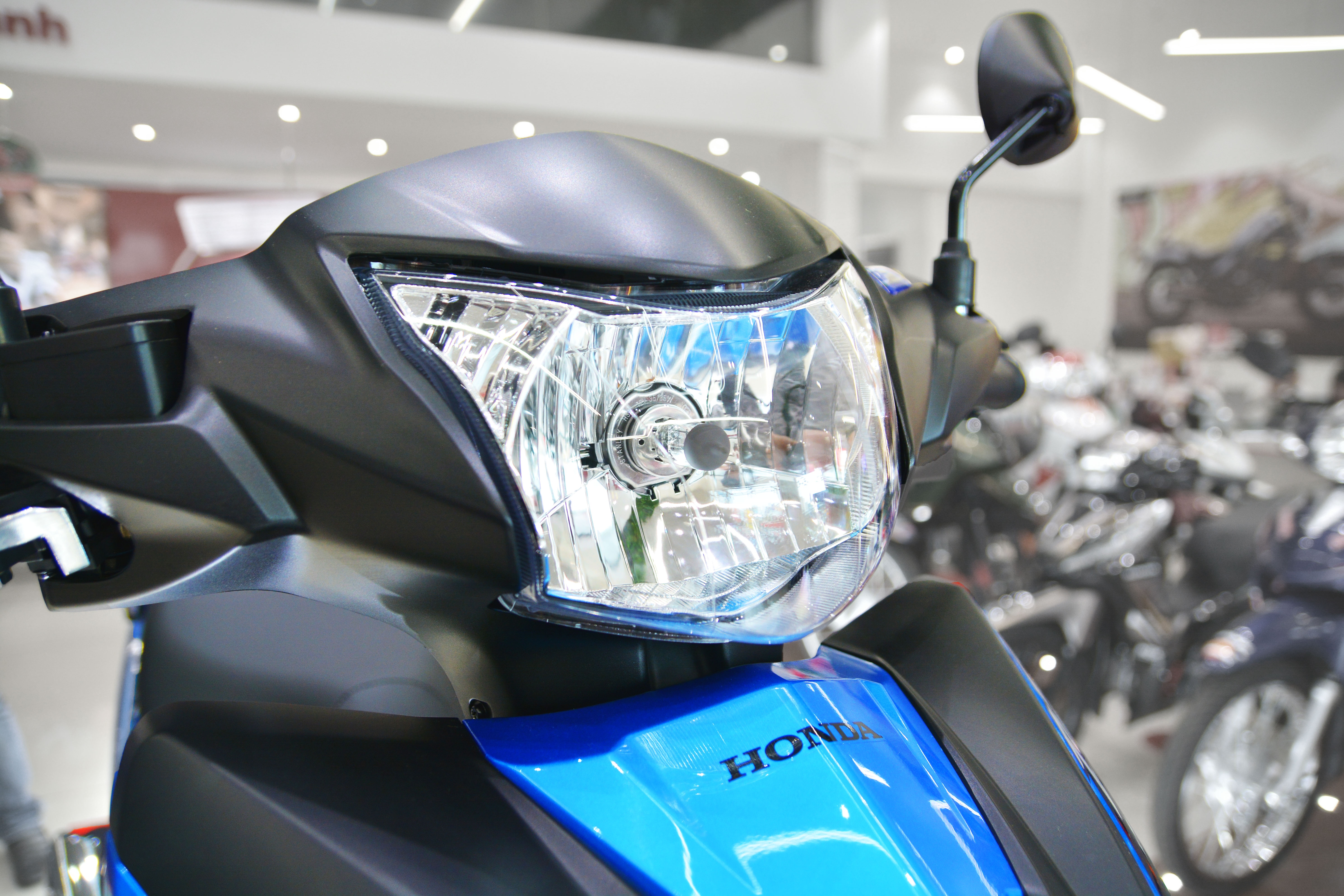 Cac mau xe may pho thong khong co cong tac den tai Viet Nam hinh anh