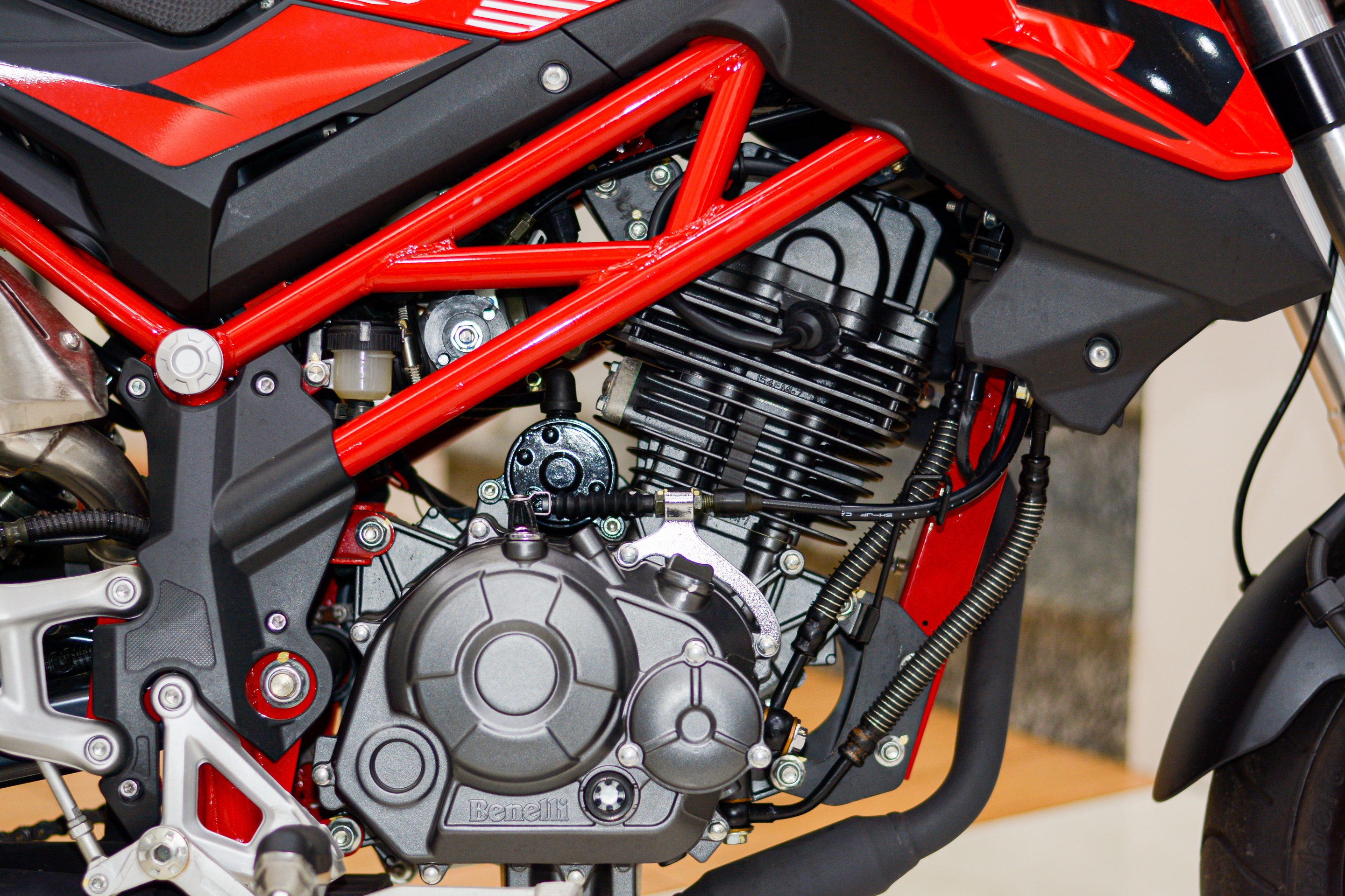 Chi tiet Benelli TNT 125 phien ban moi tai Viet Nam anh 13