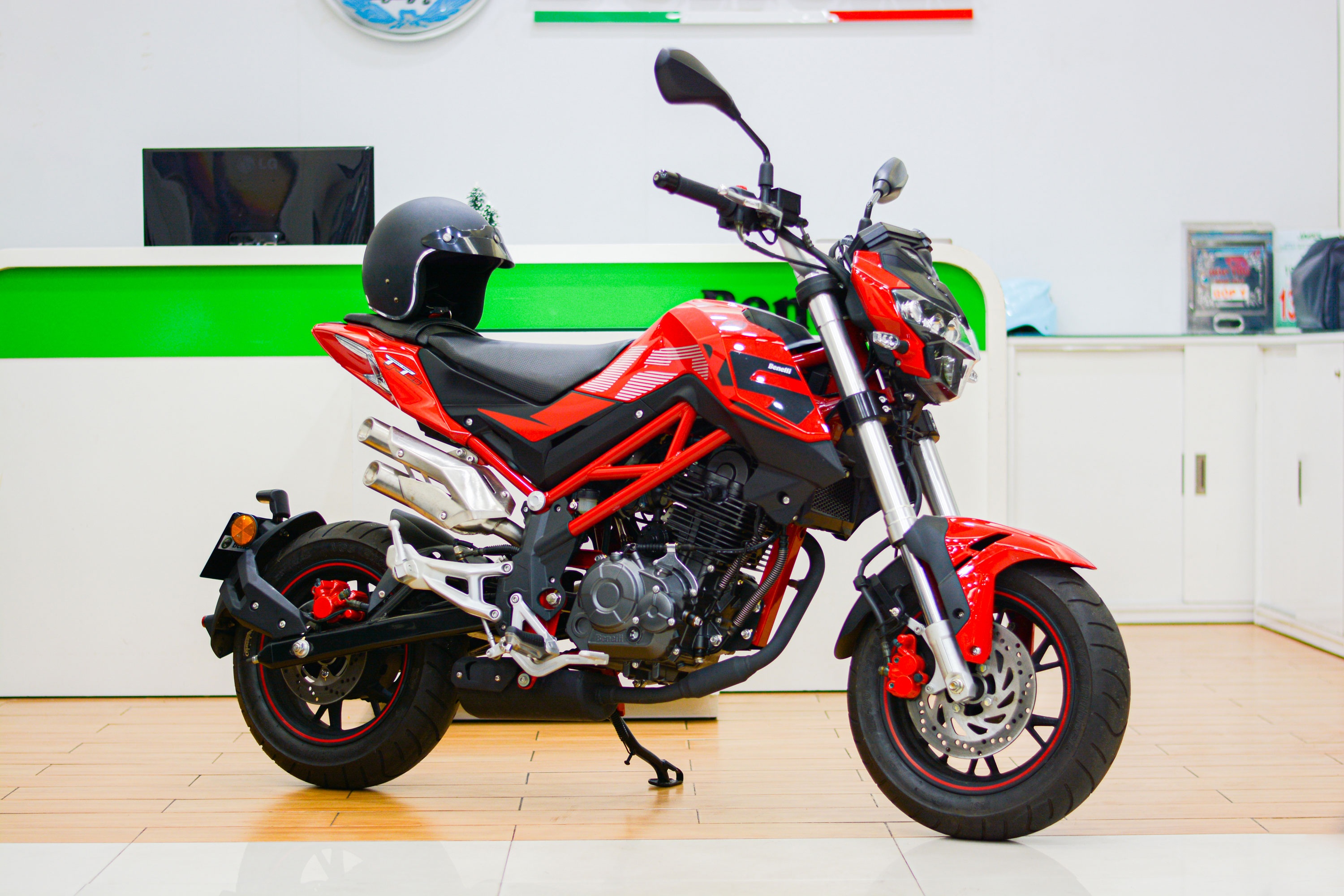 Chi tiet Benelli TNT 125 phien ban moi tai Viet Nam anh 15