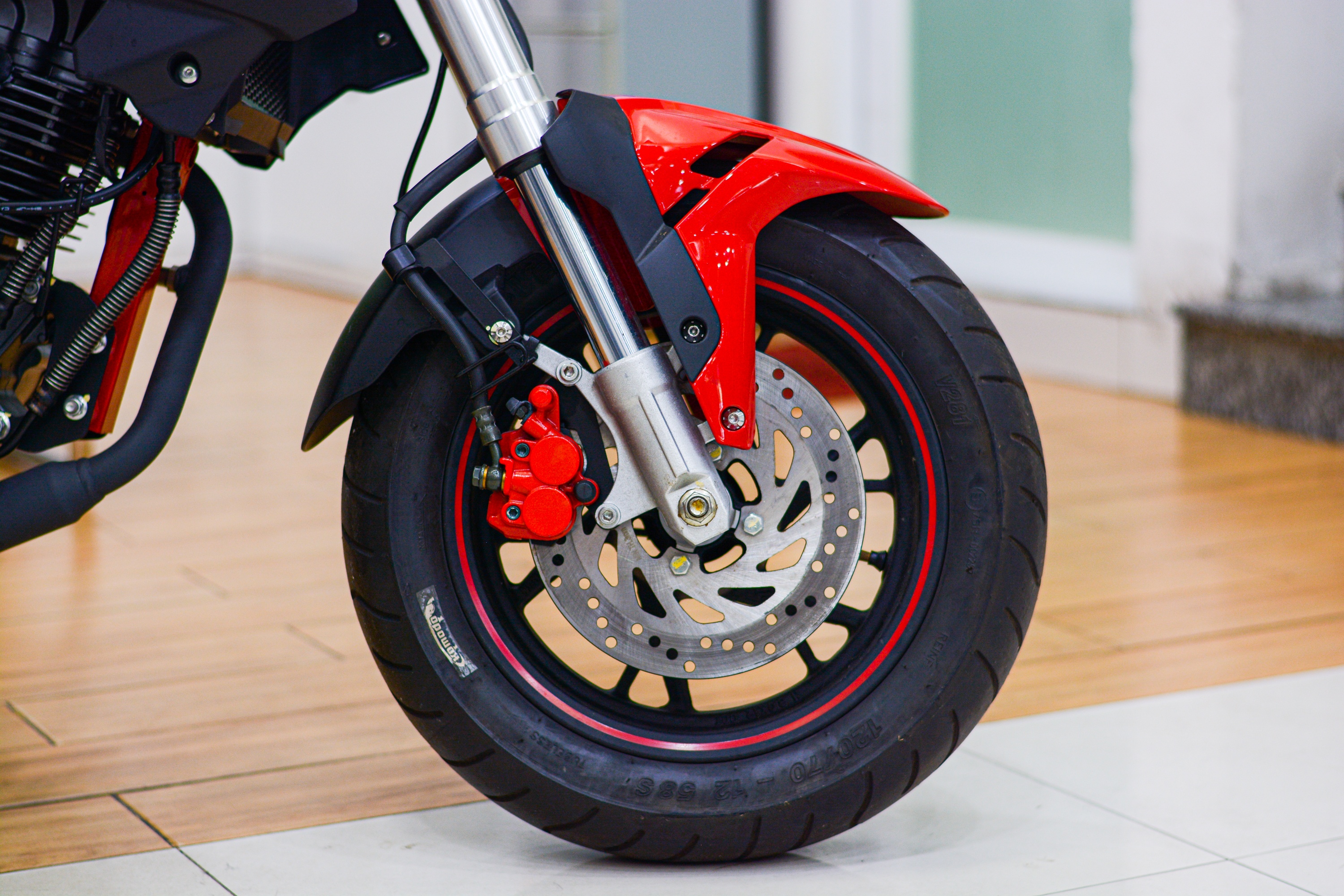 Chi tiet Benelli TNT 125 phien ban moi tai Viet Nam anh 4