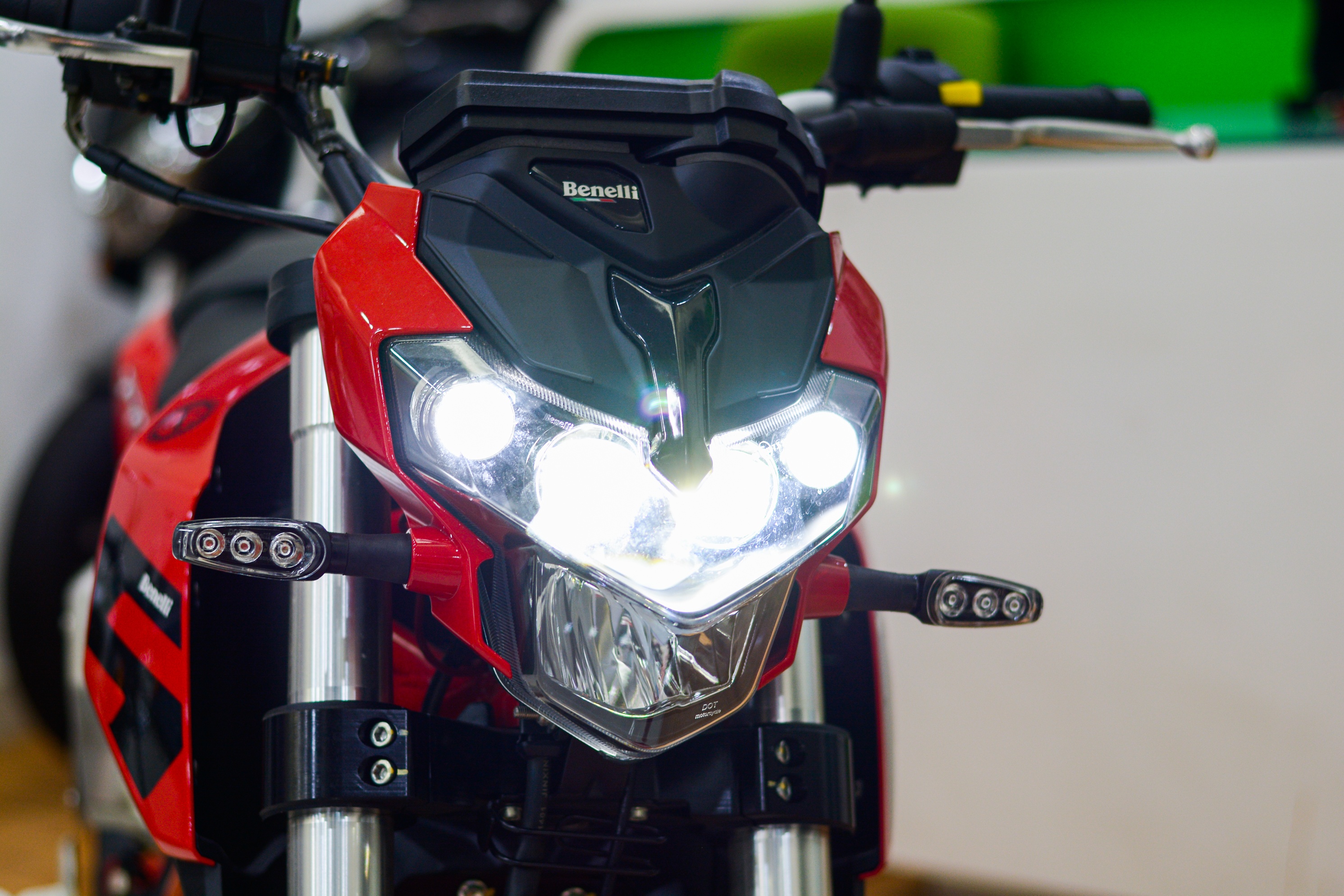 Chi tiet Benelli TNT 125 phien ban moi tai Viet Nam anh 3