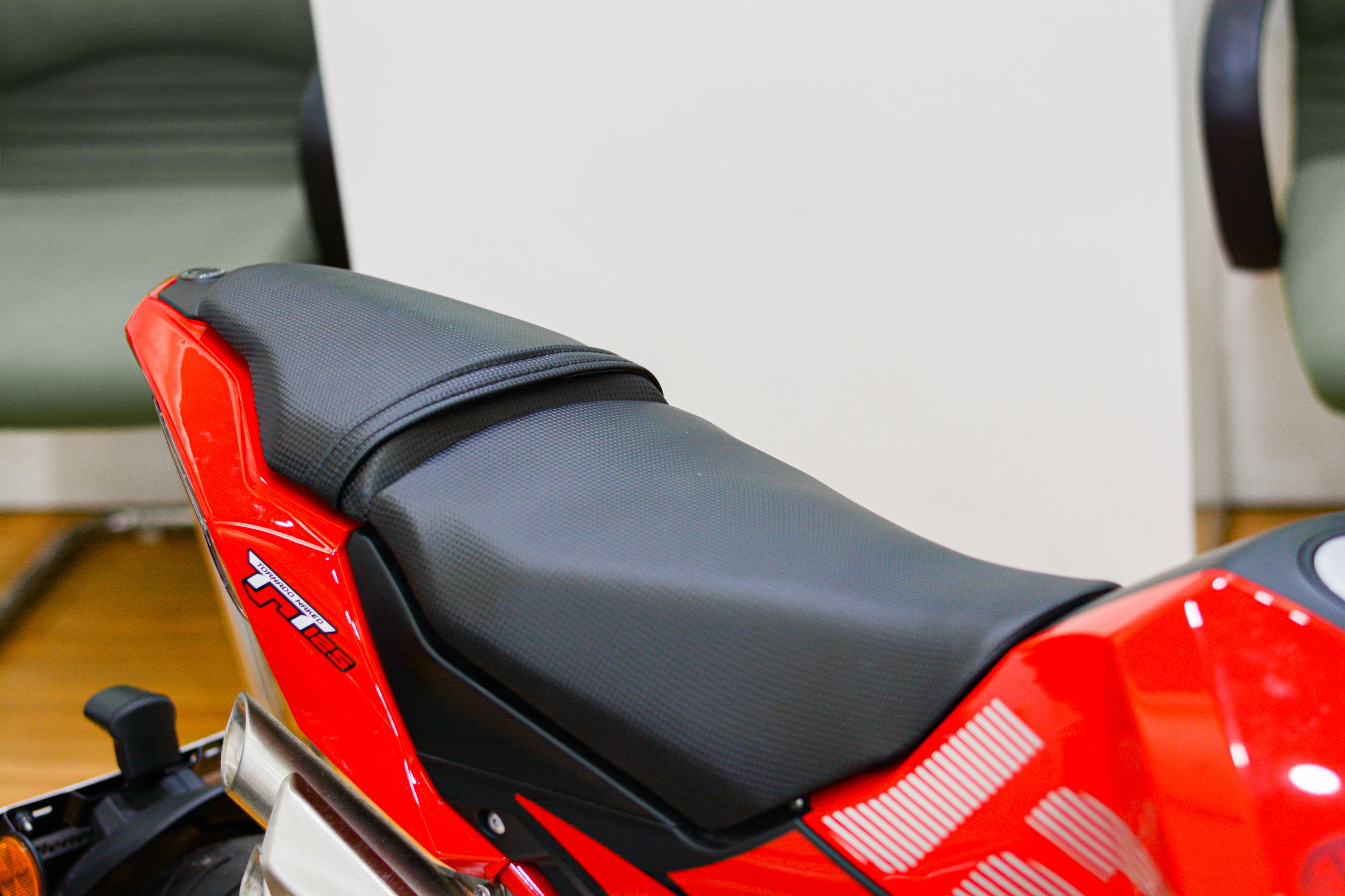 Chi tiet Benelli TNT 125 phien ban moi tai Viet Nam anh 8