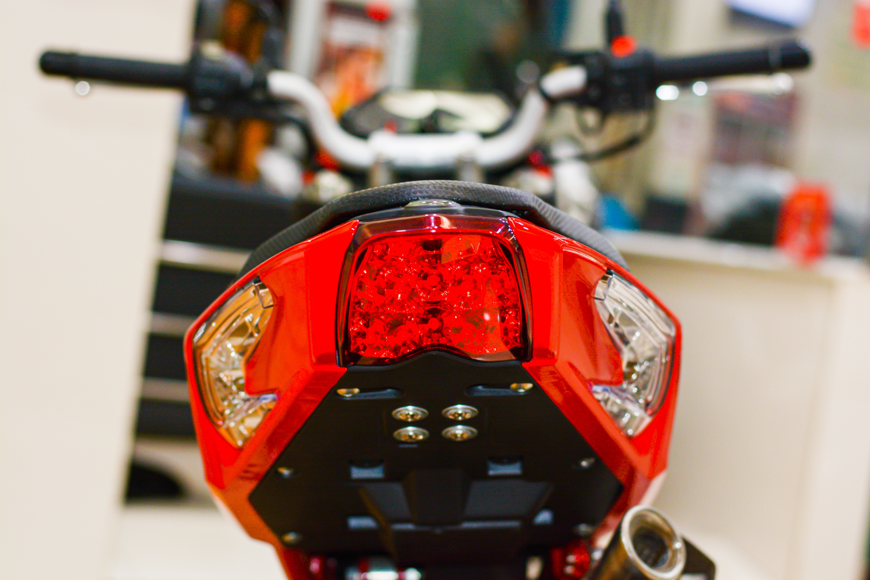 Chi tiet Benelli TNT 125 phien ban moi tai Viet Nam anh 12