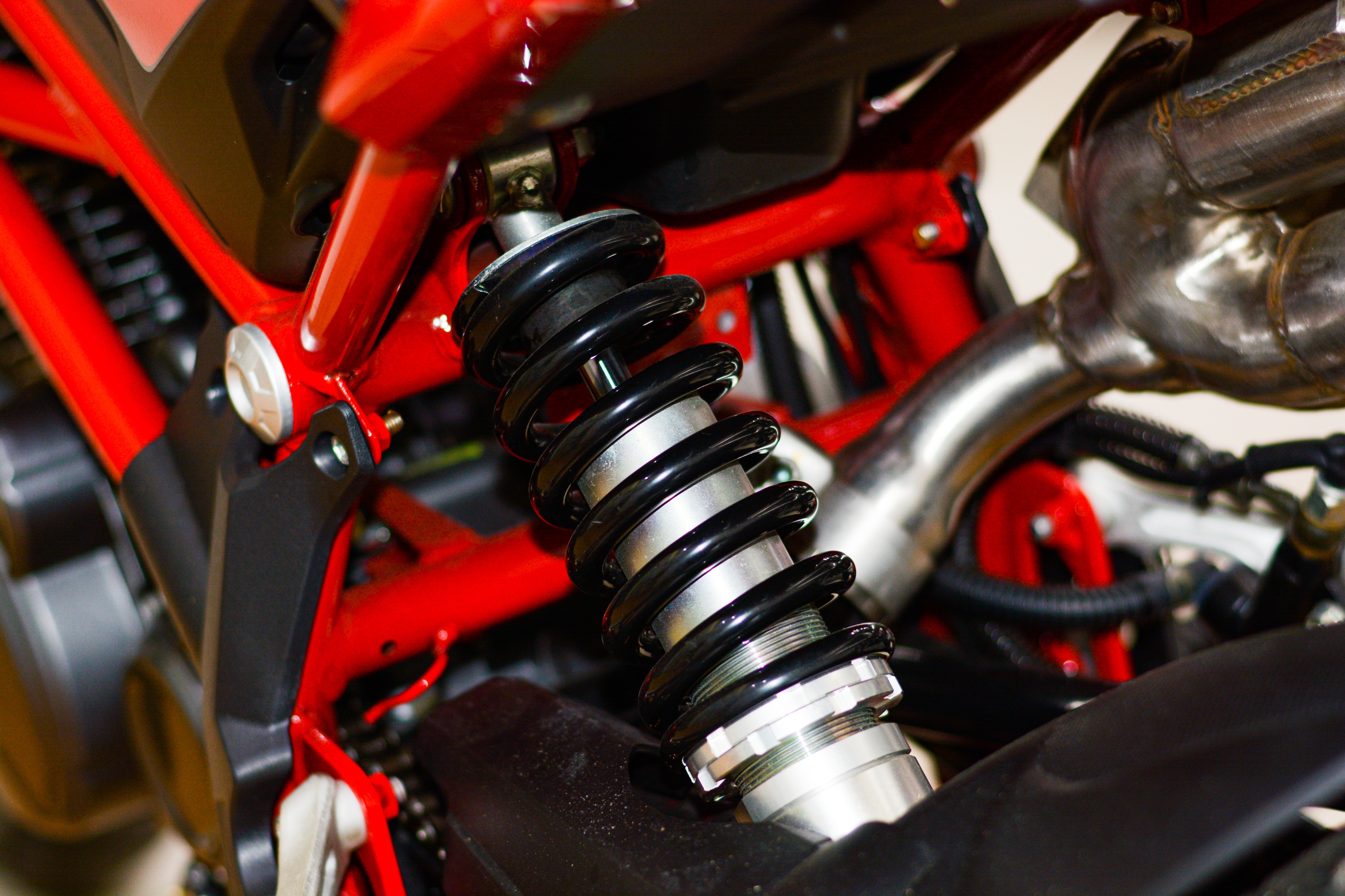 Chi tiet Benelli TNT 125 phien ban moi tai Viet Nam anh 9