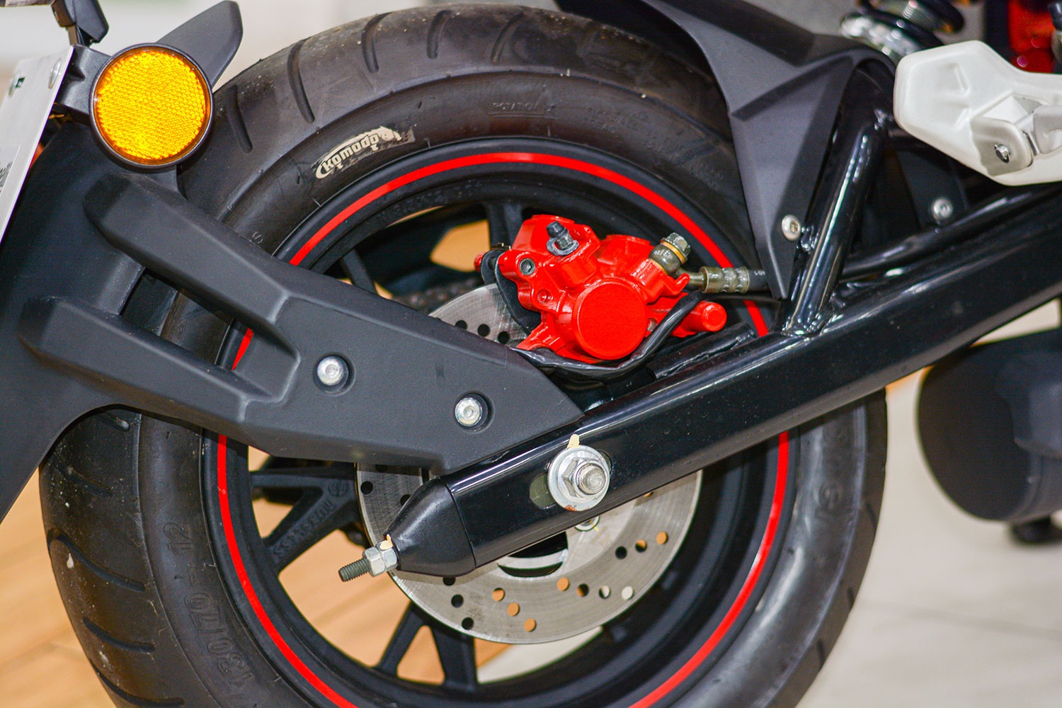 Chi tiet Benelli TNT 125 phien ban moi tai Viet Nam anh 10