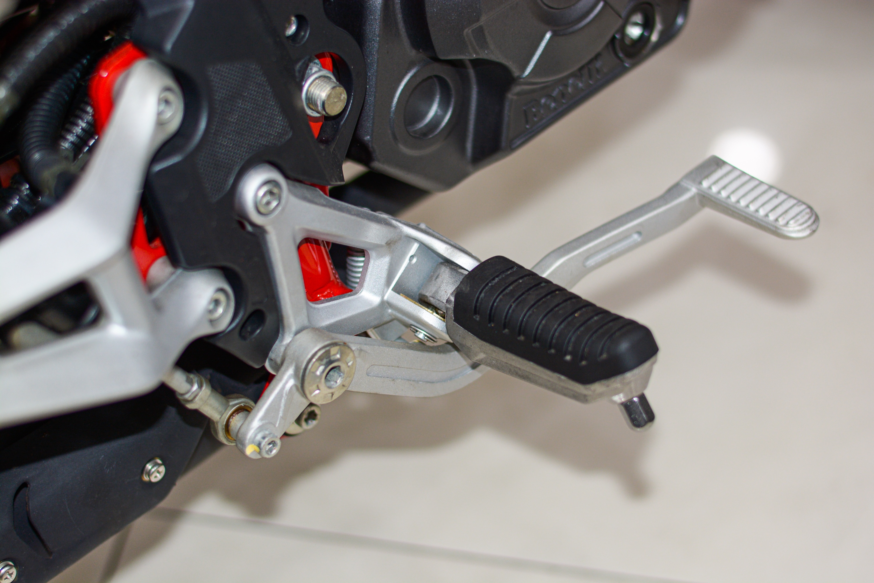 Chi tiet Benelli TNT 125 phien ban moi tai Viet Nam anh 14