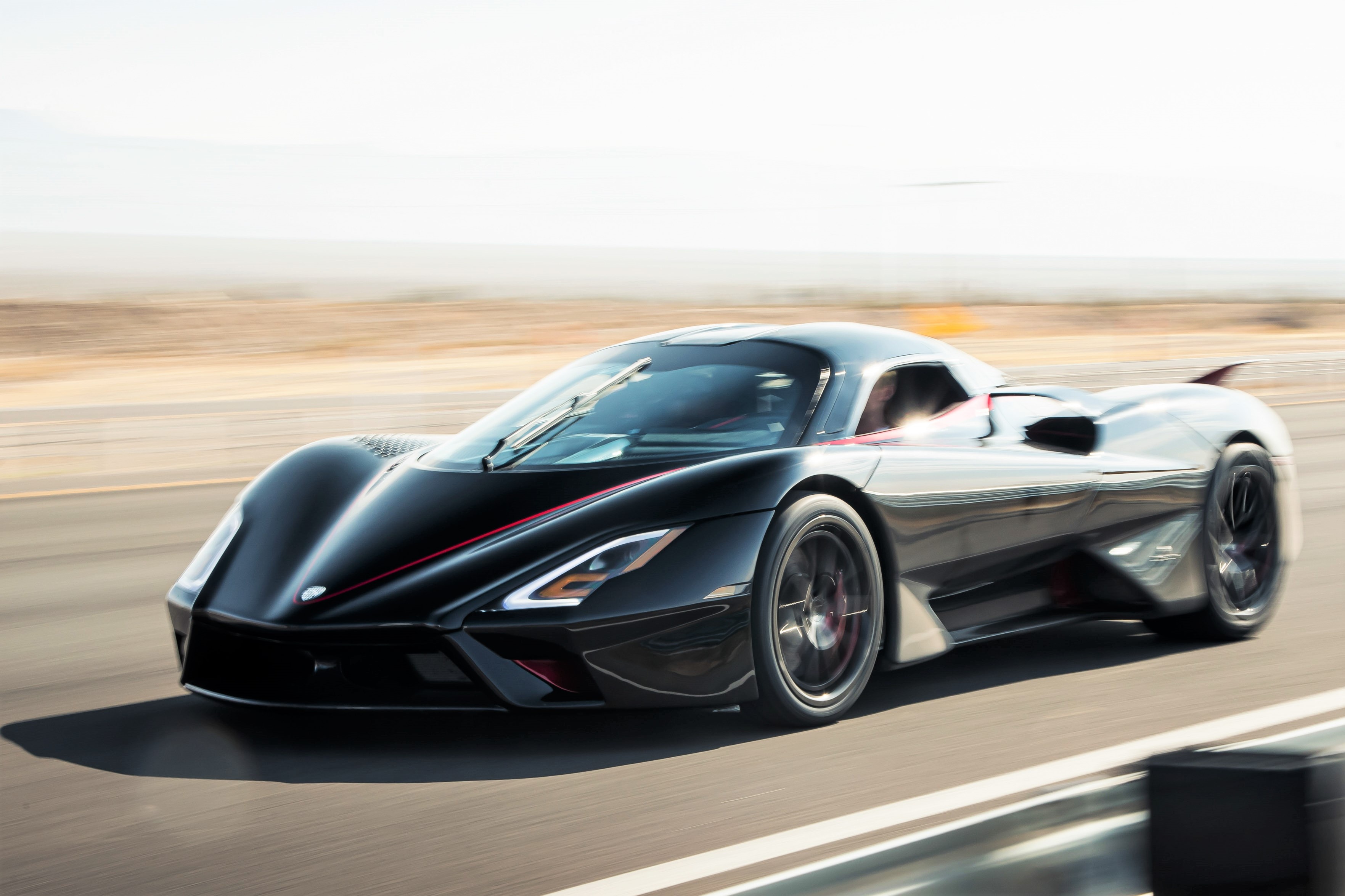 Sieu xe thuong mai dau tien dat duoc toc do 532,93 km/h hinh anh