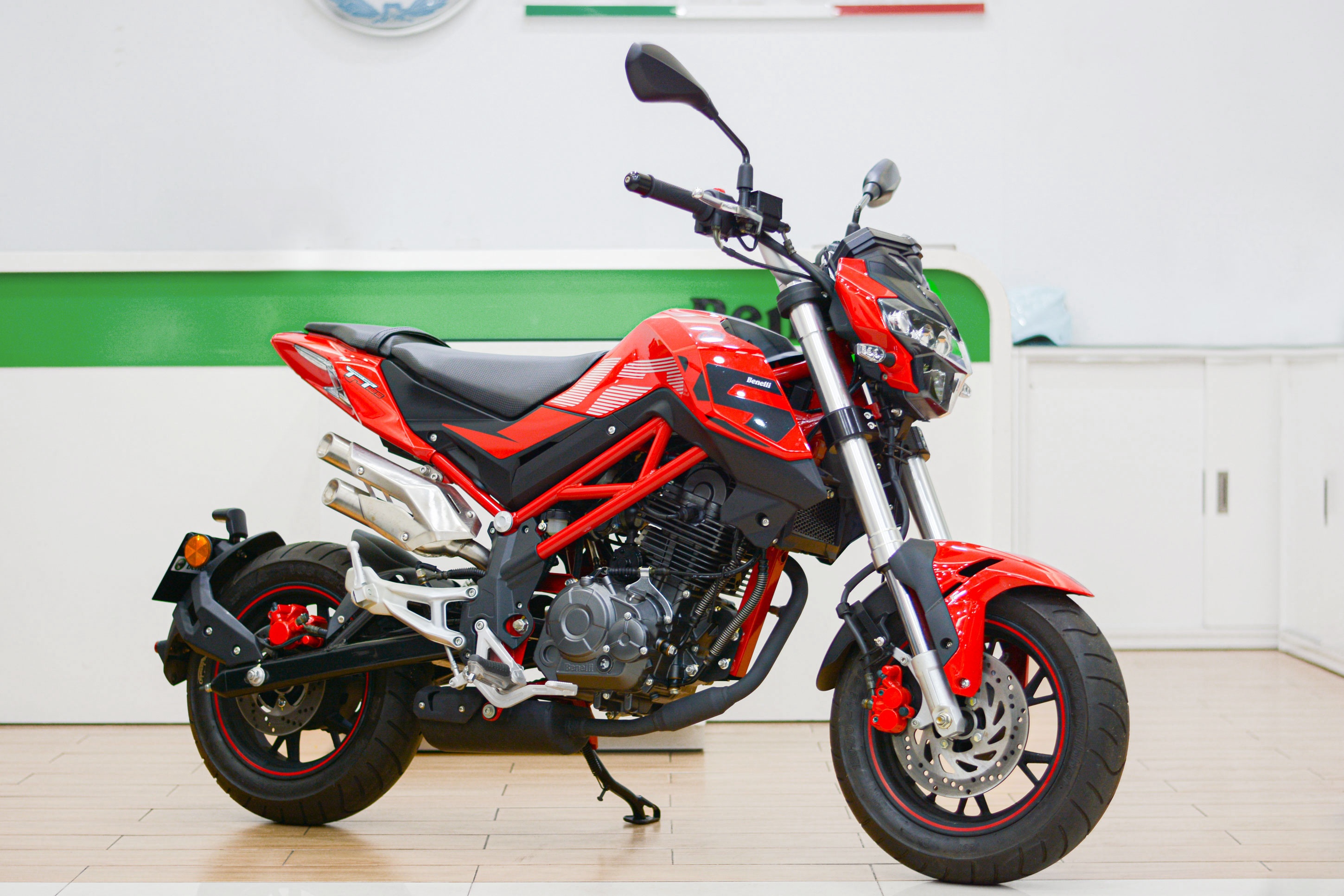 Chi tiet Benelli TNT 125 phien ban moi tai Viet Nam hinh anh