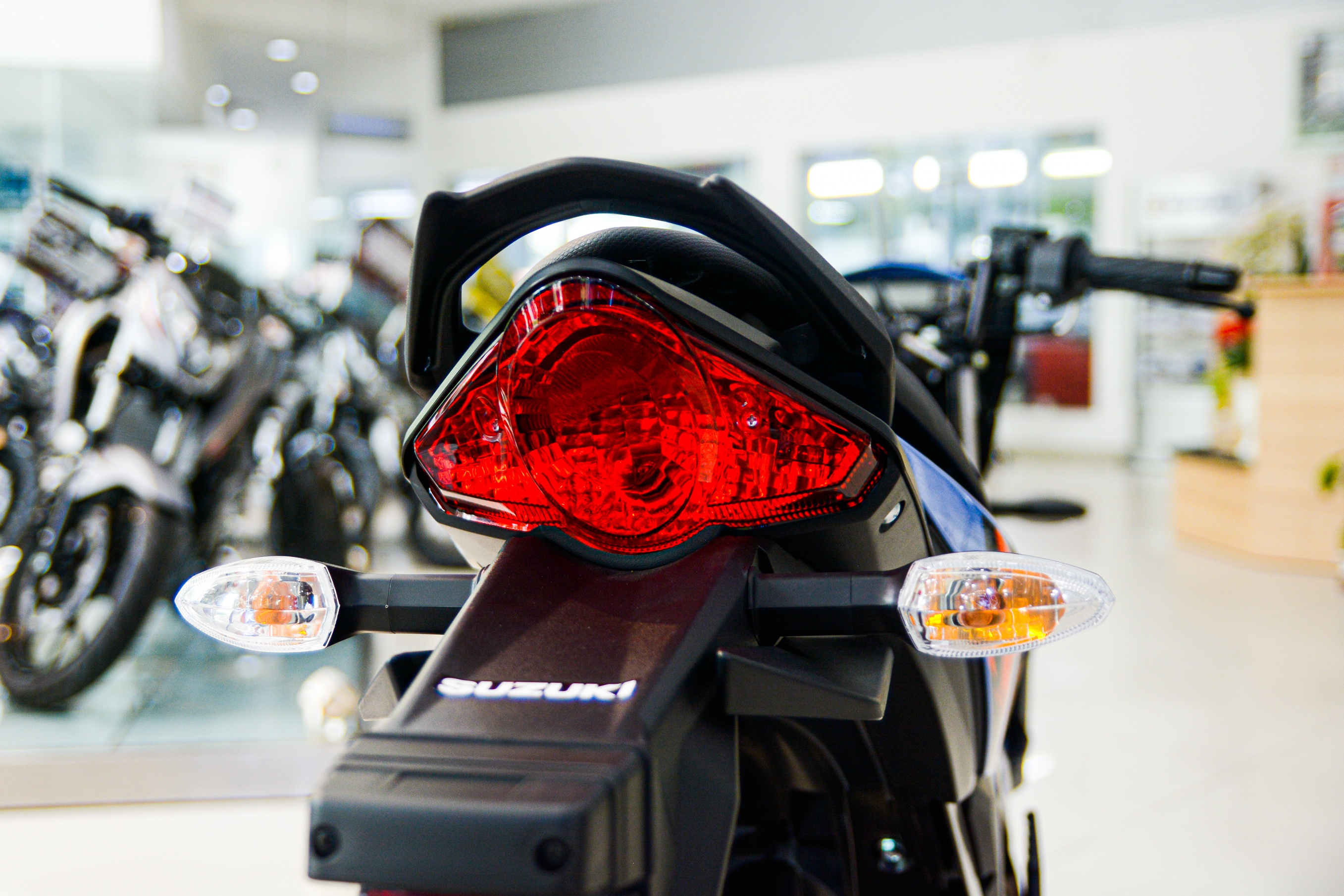 Chi tiet Suzuki Raider R150 2021 tai Viet Nam anh 7