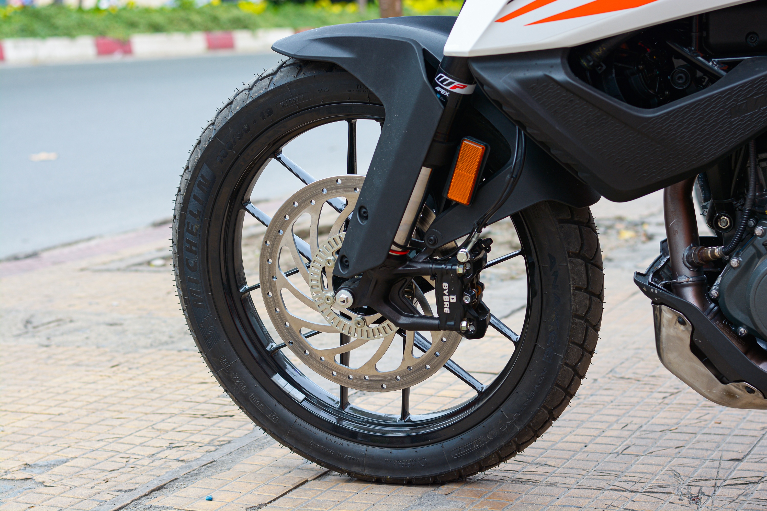 Can canh KTM 390 Adventure gia 175 trieu dong anh 4