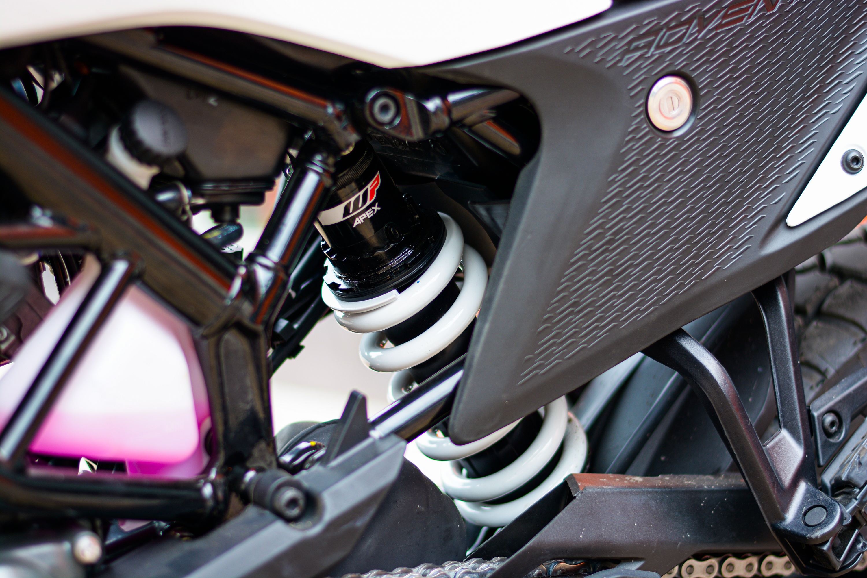 Can canh KTM 390 Adventure gia 175 trieu dong anh 10