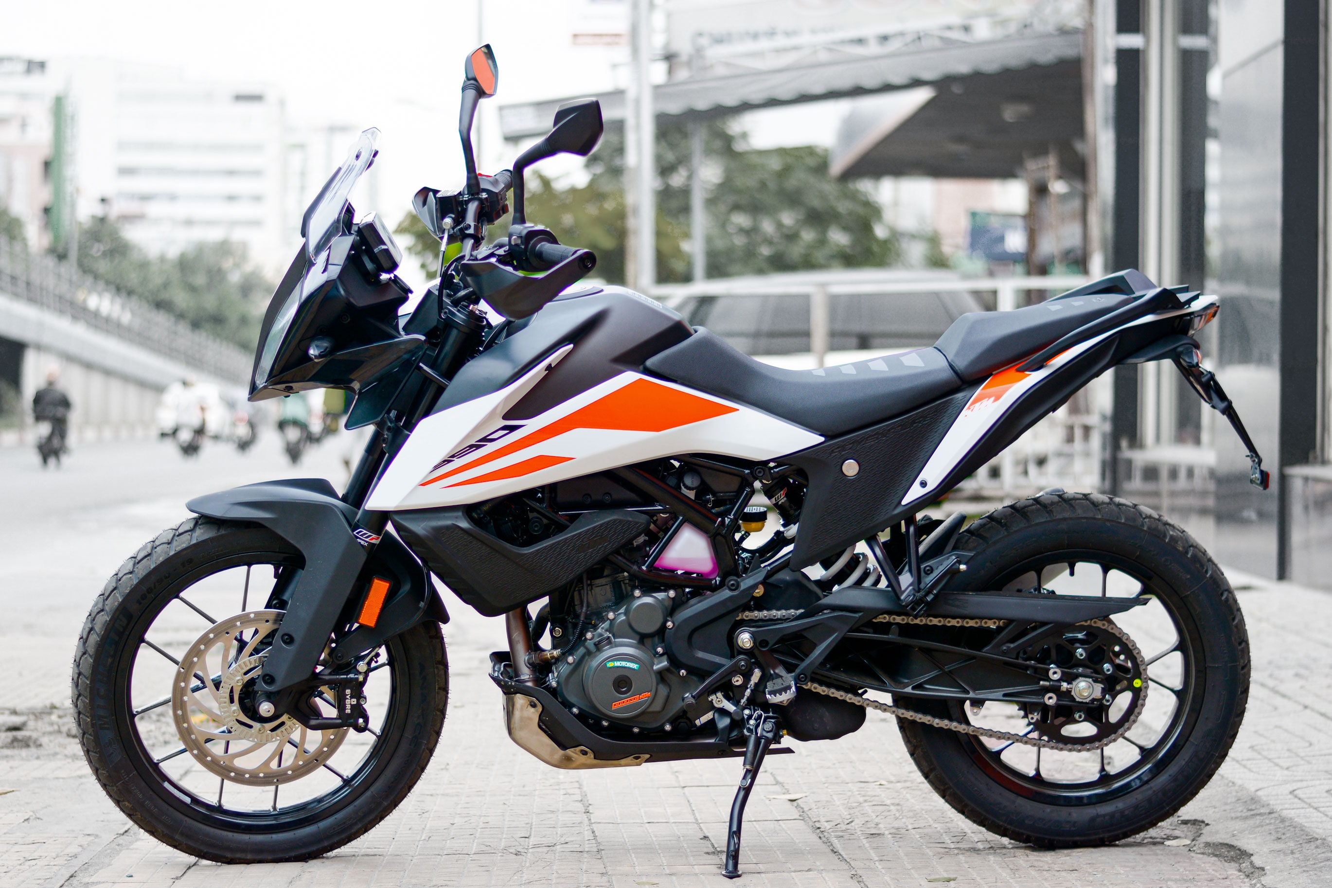 Can canh KTM 390 Adventure gia 175 trieu dong hinh anh