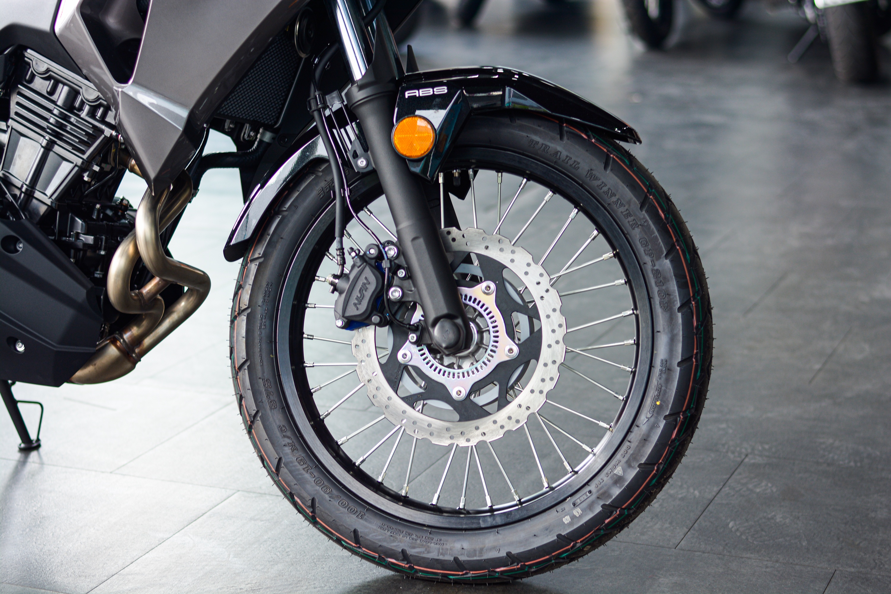 Những lựa chọn xe máy cùng tầm giá Honda SH 350i ảnh 22 Nhung lua chon xe may cung tam gia Honda SH 350i anh 22