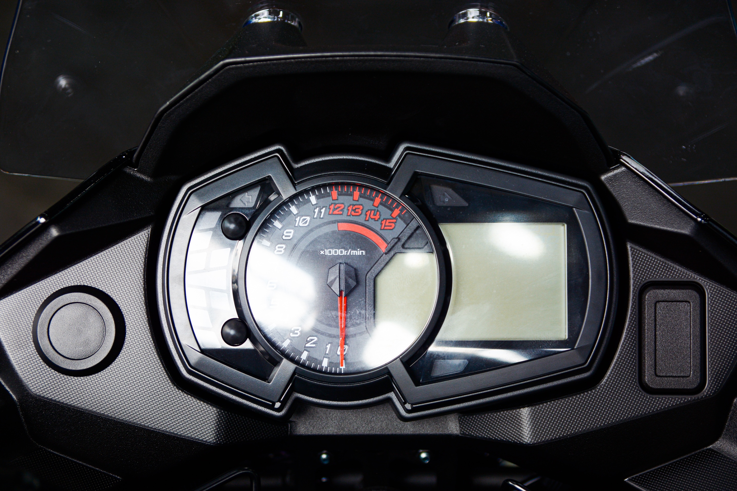 Những lựa chọn xe máy cùng tầm giá Honda SH 350i ảnh 25 Nhung lua chon xe may cung tam gia Honda SH 350i anh 25