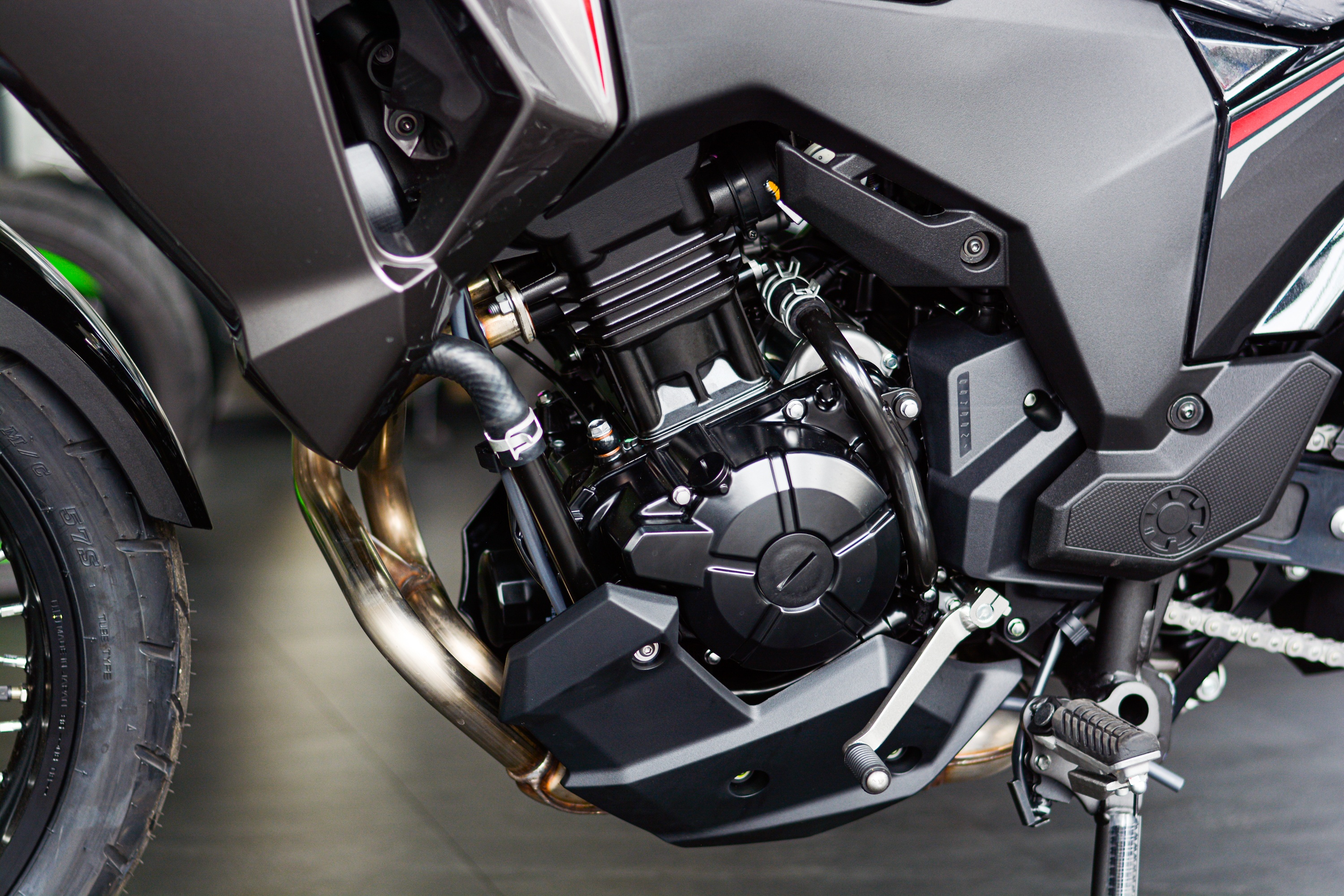 Chi tiet Kawasaki Versys-X 300 City phien ban moi tai Viet Nam anh 8