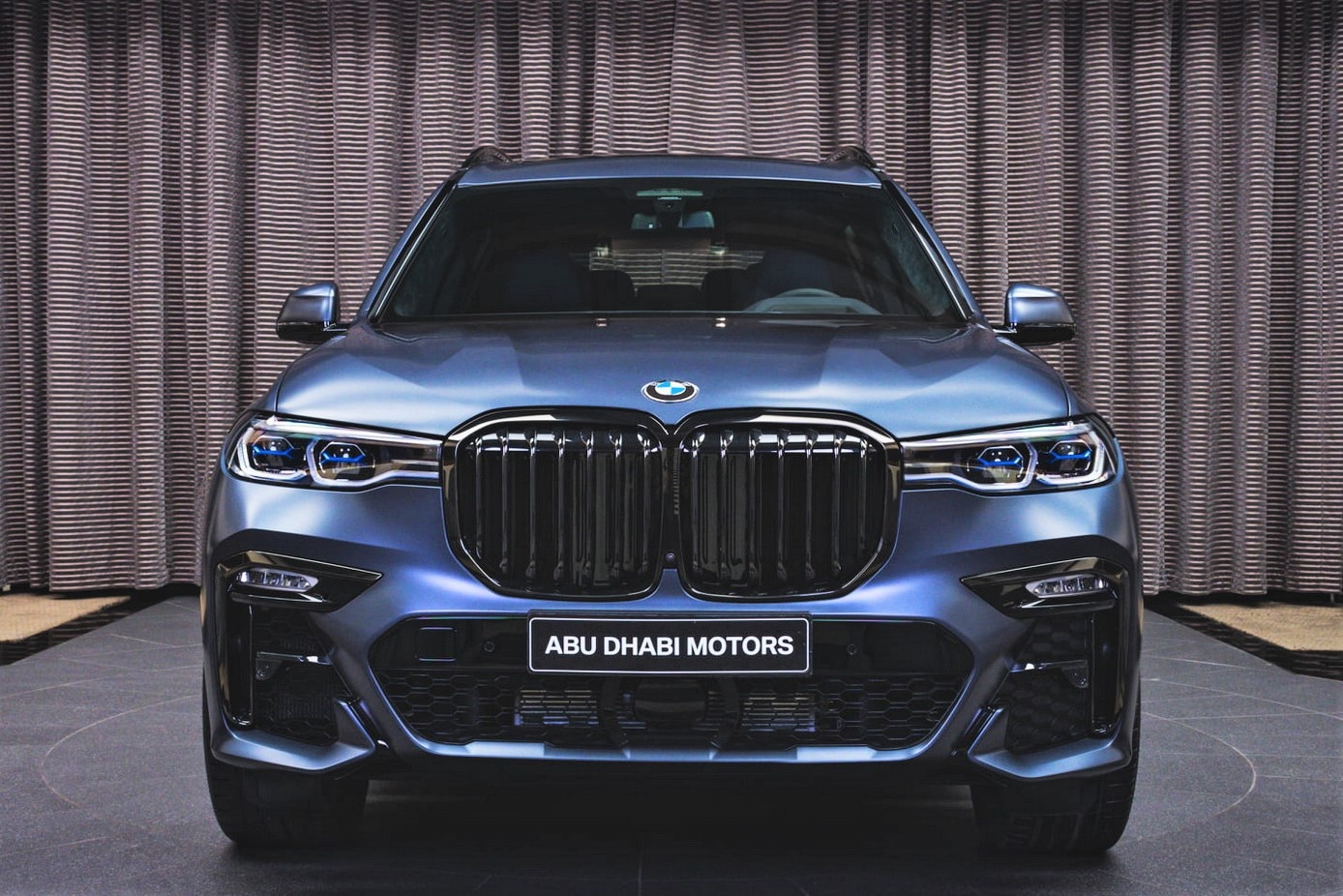 Chi tiet BMW X7 Dark Shadow Edition - chi co 500 chiec tren toan cau hinh anh