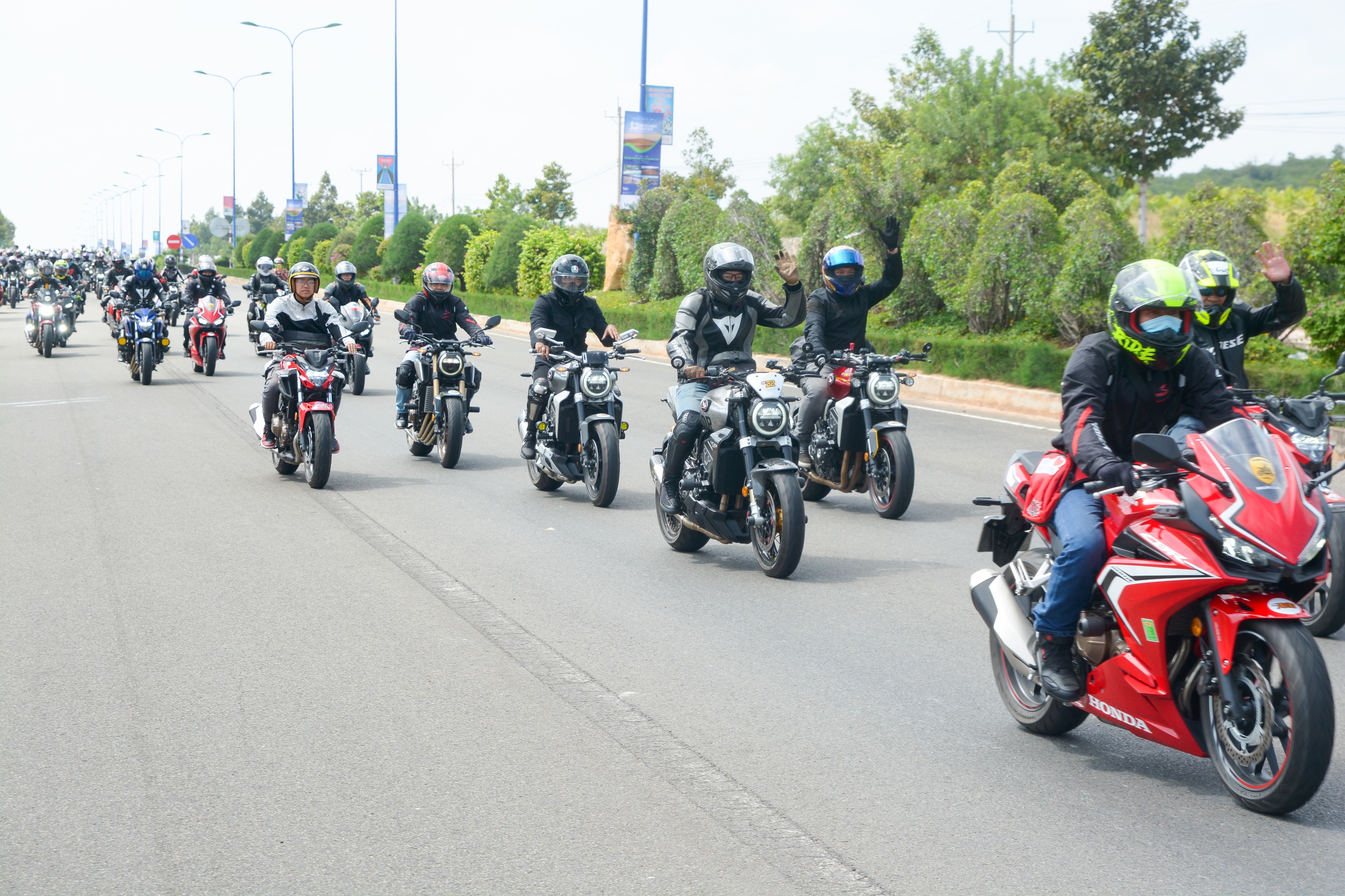 Dan moto phan khoi lon quy tu tai Phan Thiet anh 1