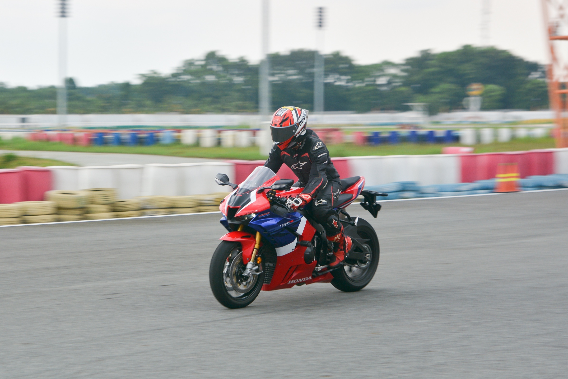 Honda CBR1000RR-R bán tại Việt Nam có nguy cơ gãy hệ thống treo sau ảnh 2 Honda CBR1000RR-R ban tai Viet Nam co nguy co gay he thong treo sau anh 2