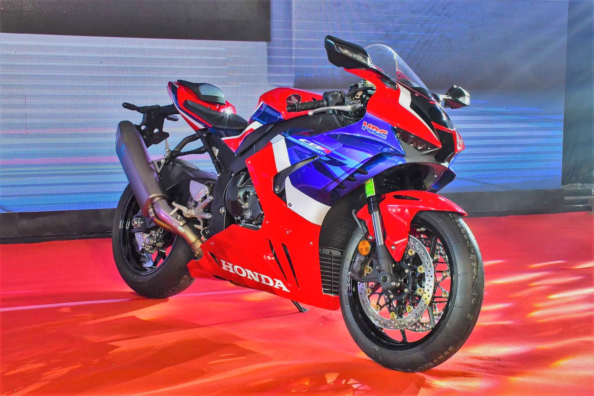 Honda trieu hoi CBR1000RR-R Fireblade tai Viet Nam do loi can so hinh anh