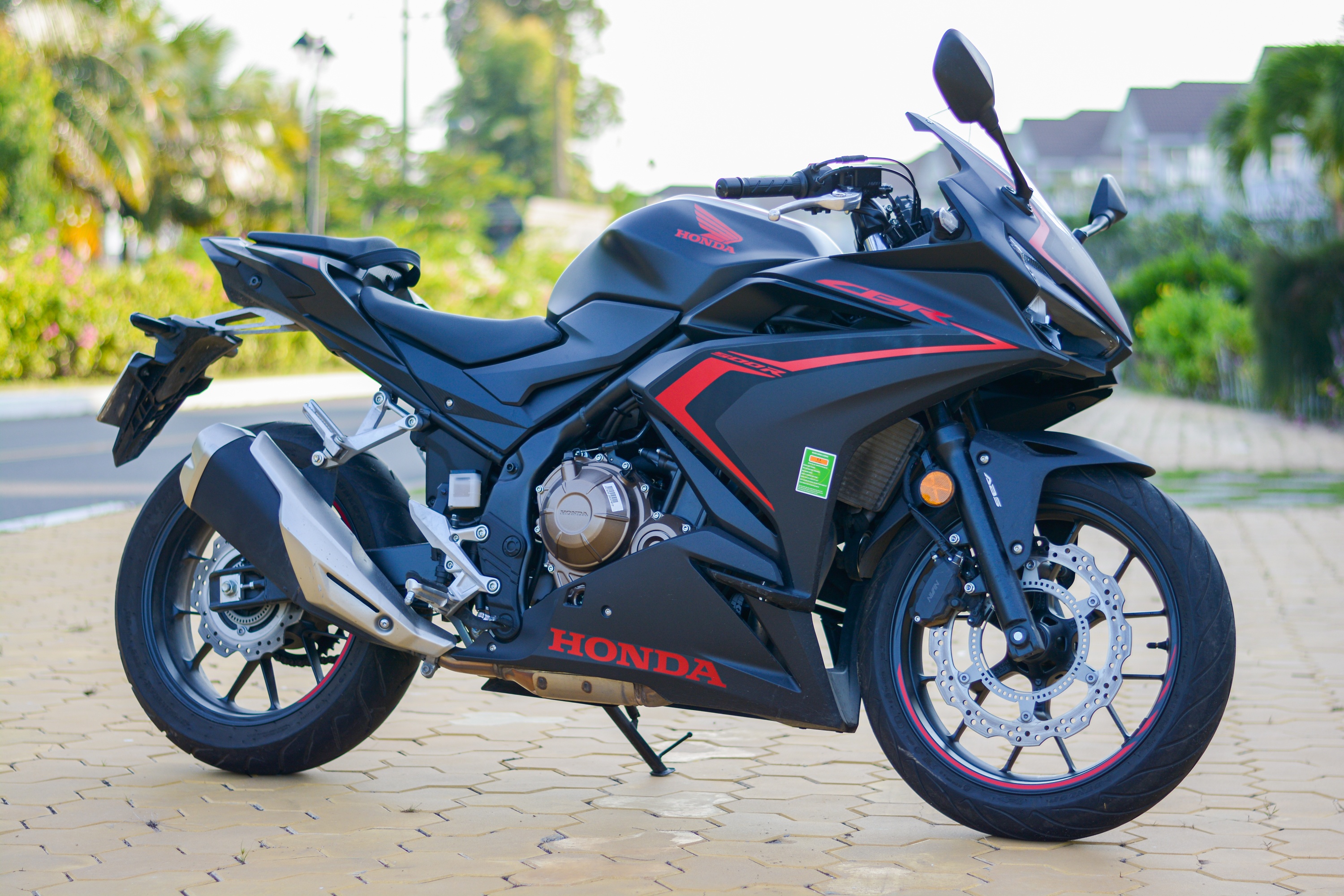 Danh gia Honda CBR500R - thiet ke trung tinh, de lai hinh anh