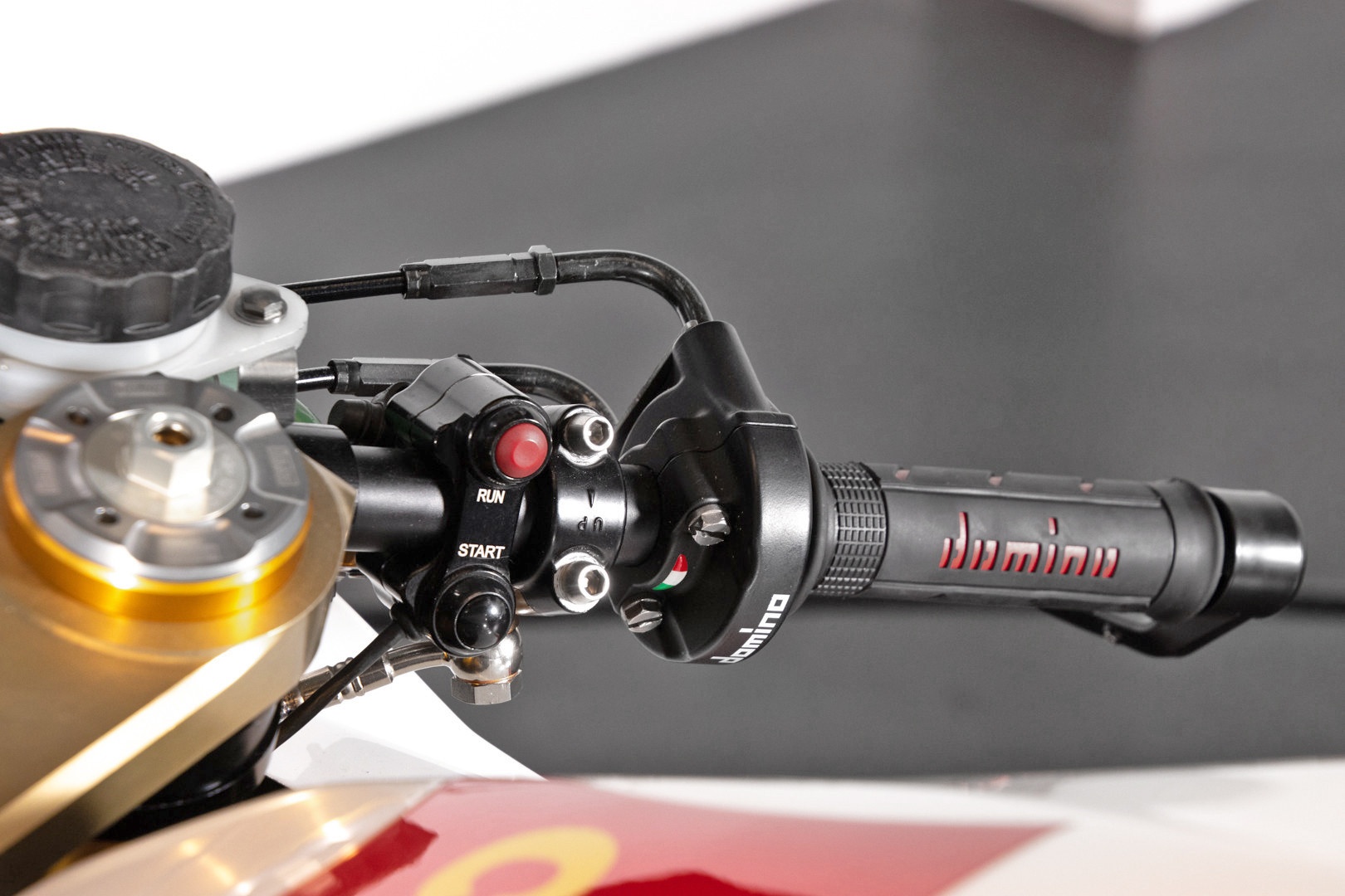 Honda CBR1000RR Fireblade phien ban dua duoc rao ban gia 56.882 USD anh 6