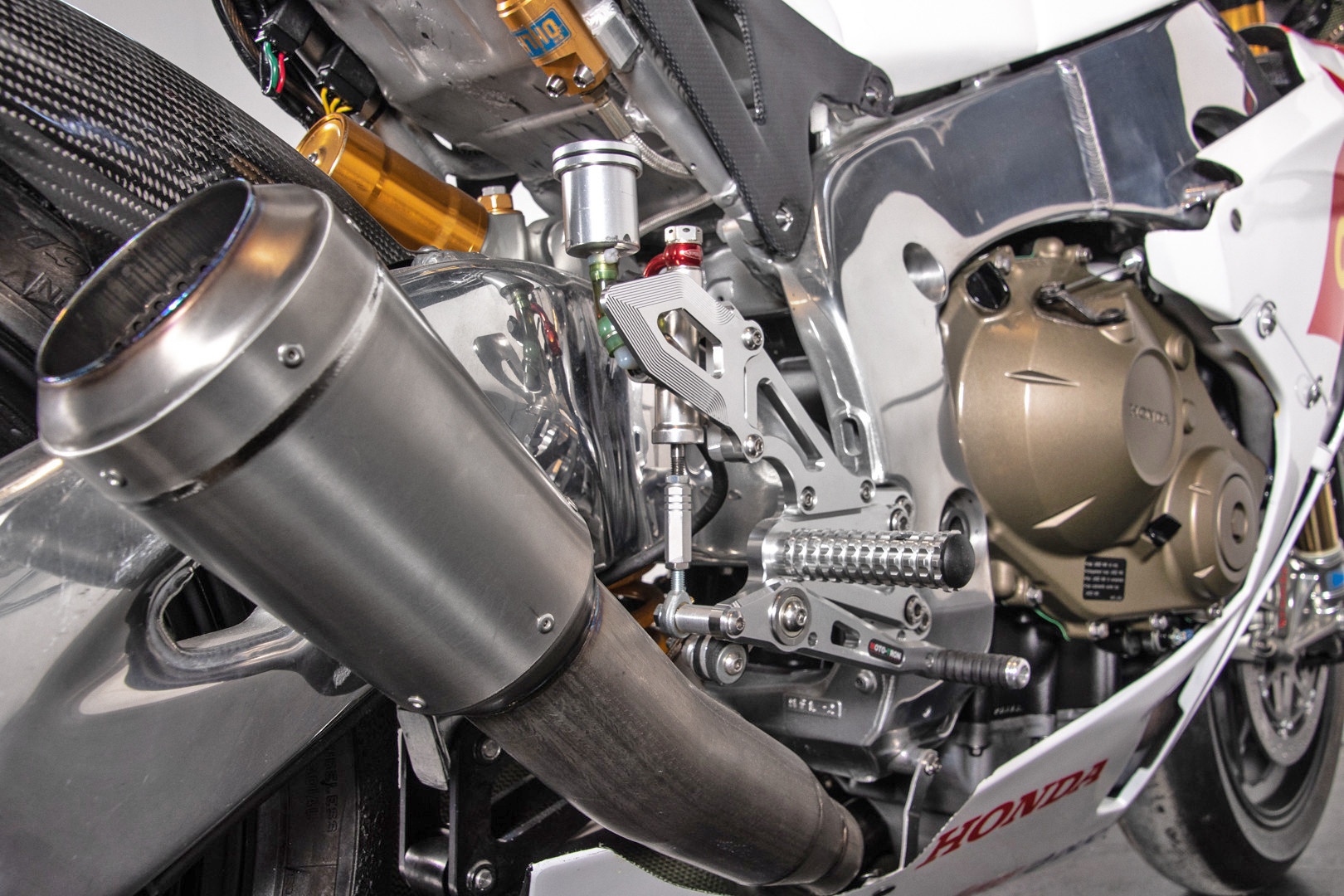 Honda CBR1000RR Fireblade phien ban dua duoc rao ban gia 56.882 USD anh 8