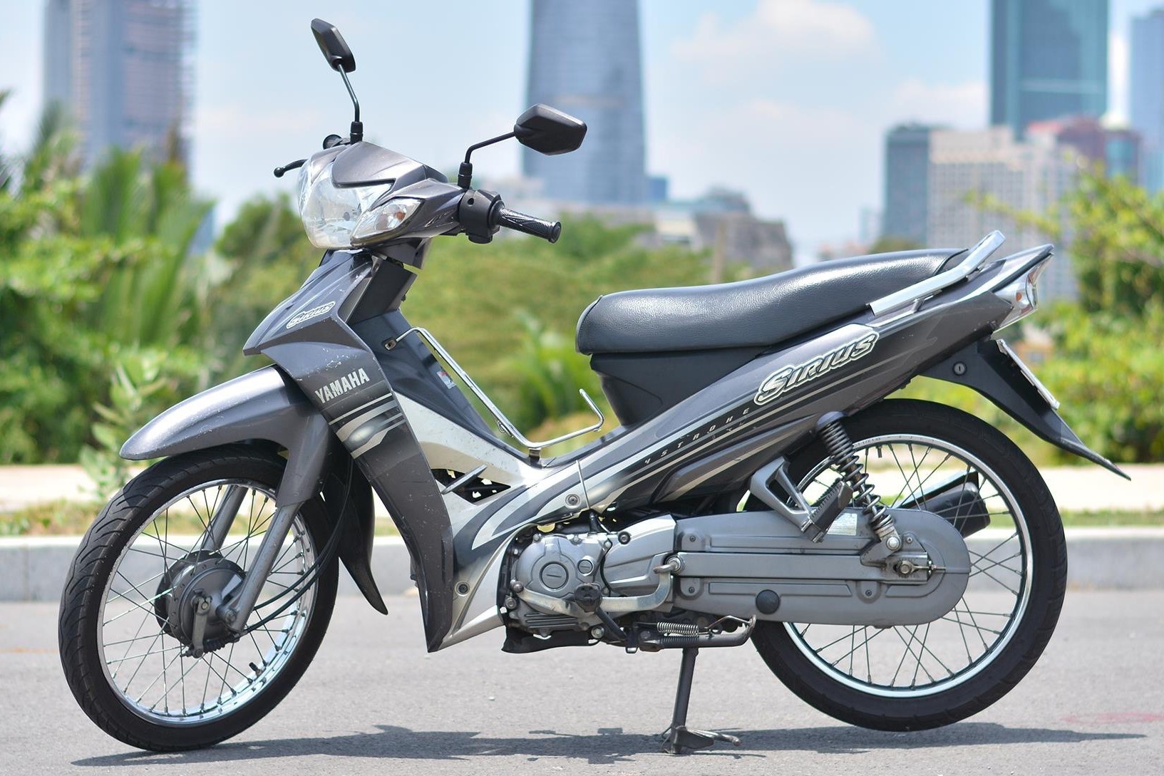 Nhung mau xe may co gia lan banh duoi 25 trieu dong tai Viet Nam hinh anh