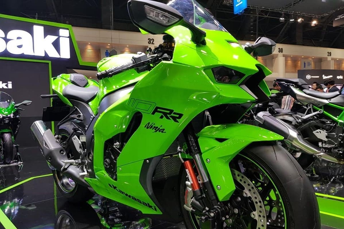 Kawasaki Ninja ZX-10RR doi 2021 co gia gan 40.000 USD tai Thai Lan hinh anh