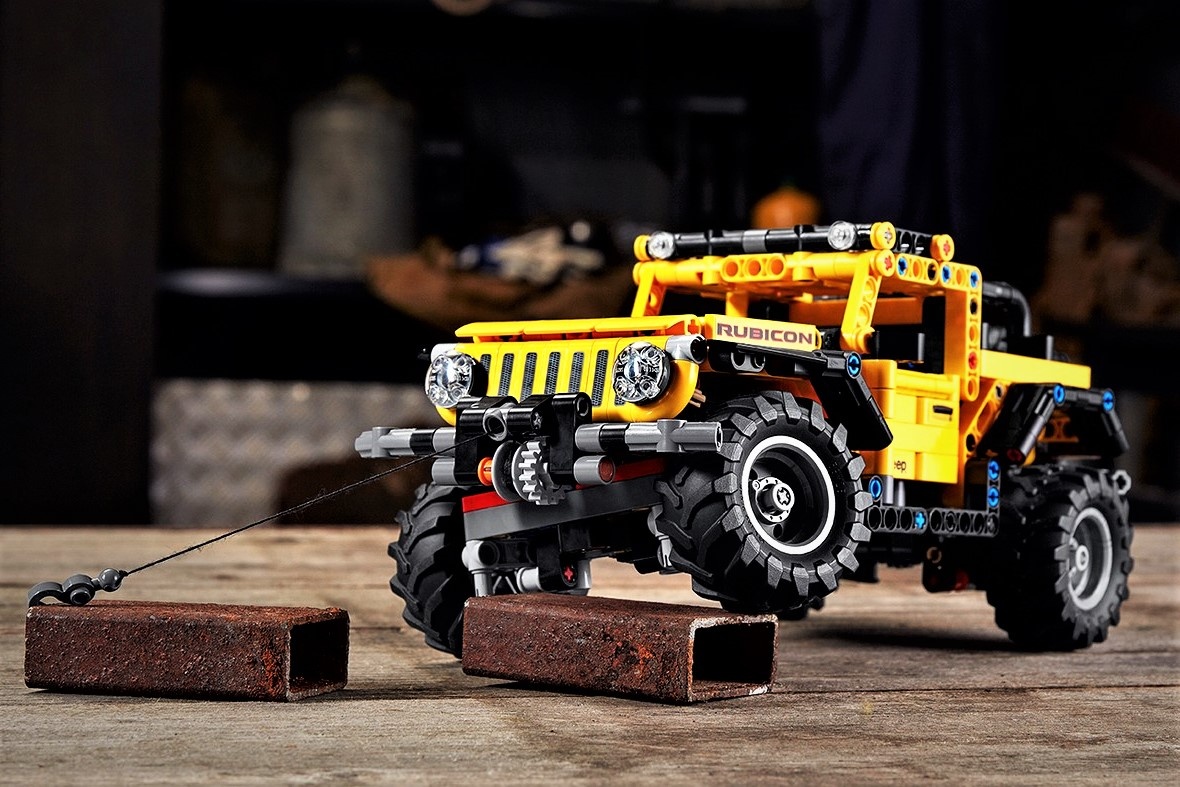 Jeep Wrangler Rubicon lam tu 665 manh ghep Lego hinh anh