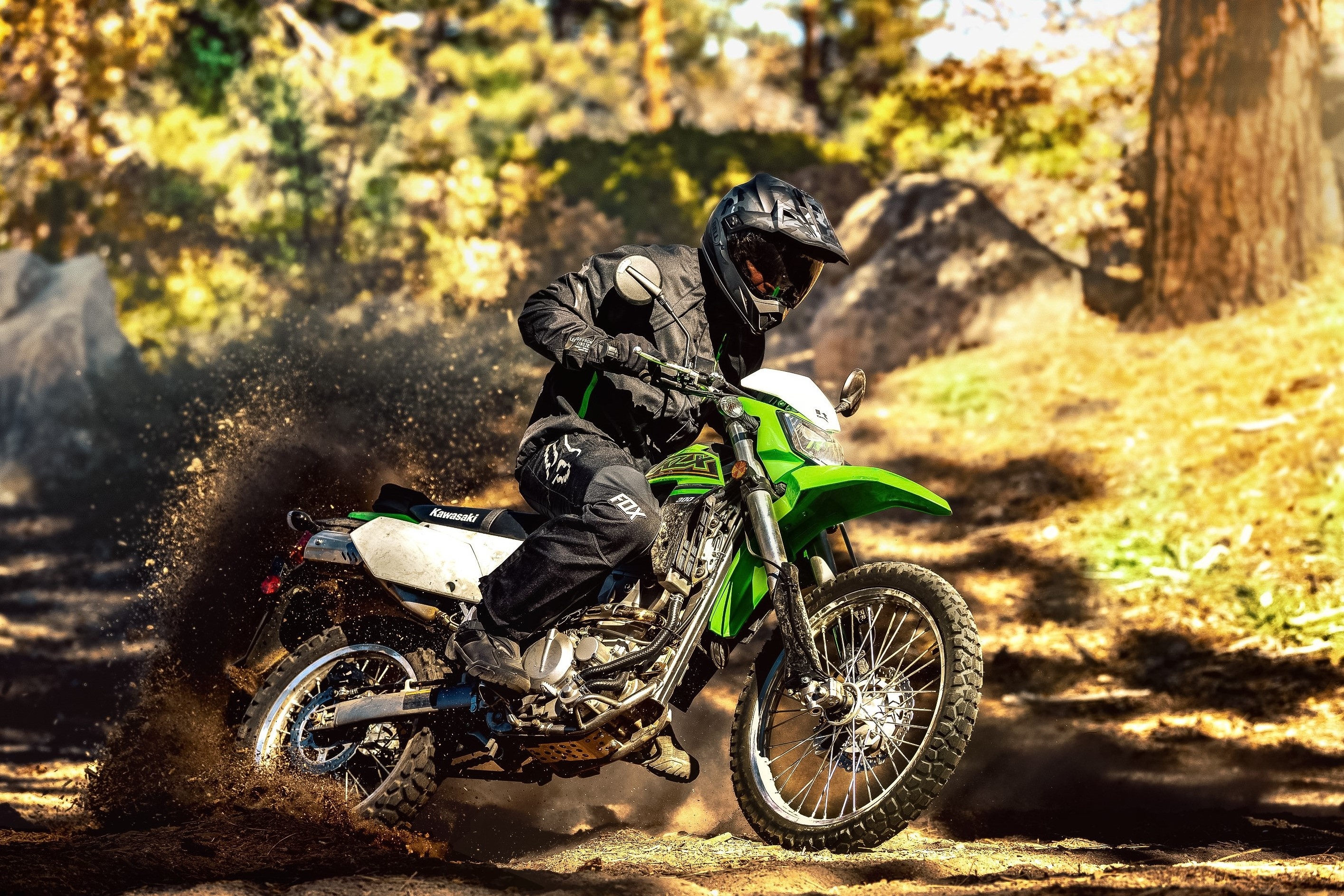 Kawasaki giới thiệu phiên bản mới của KLX 300 và KLX 300SM ảnh 1 Kawasaki gioi thieu phien ban moi cua KLX 300 va KLX 300SM anh 1