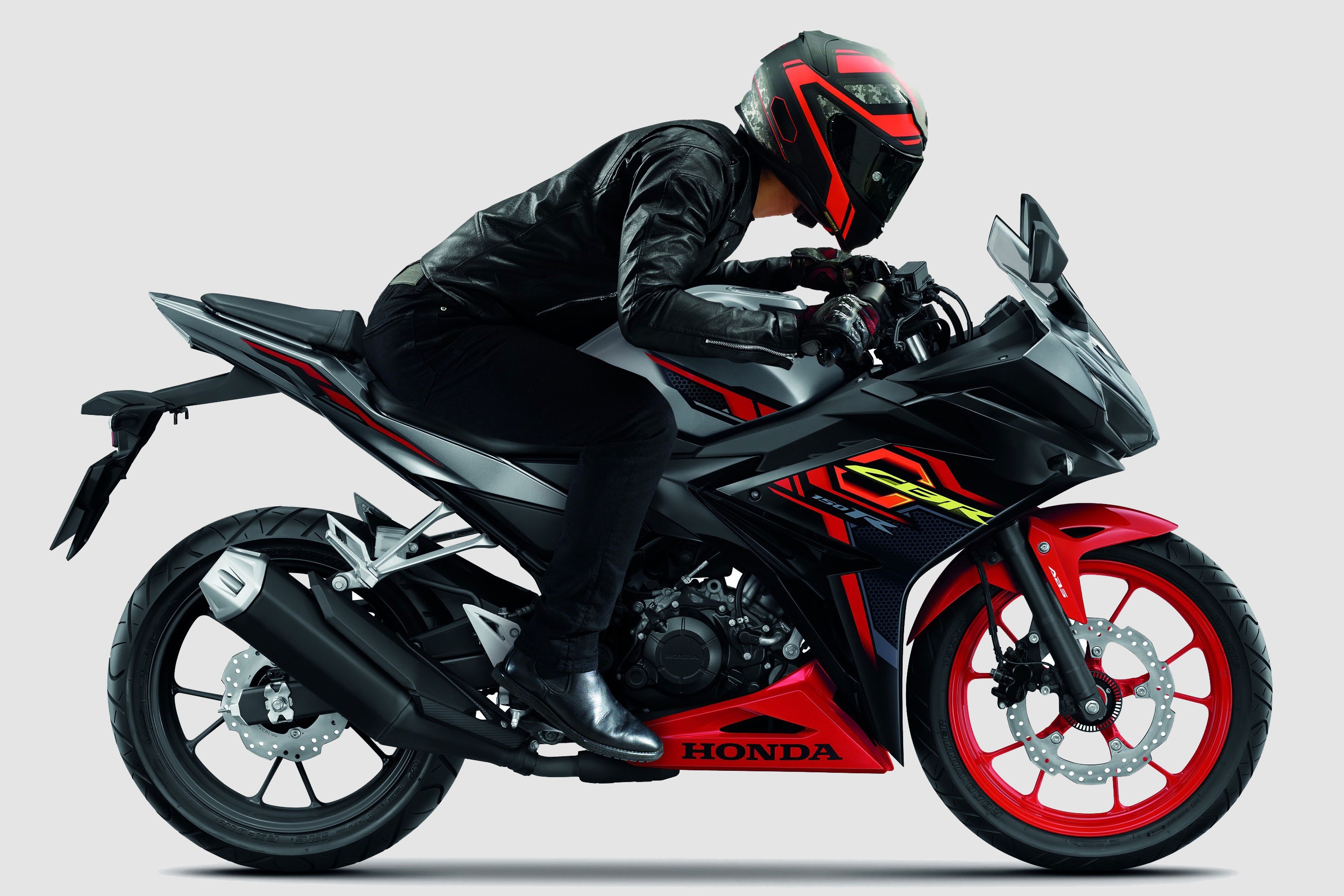 Honda CBR150R doi 2020 co gia 3.299 USD tai Thai Lan hinh anh